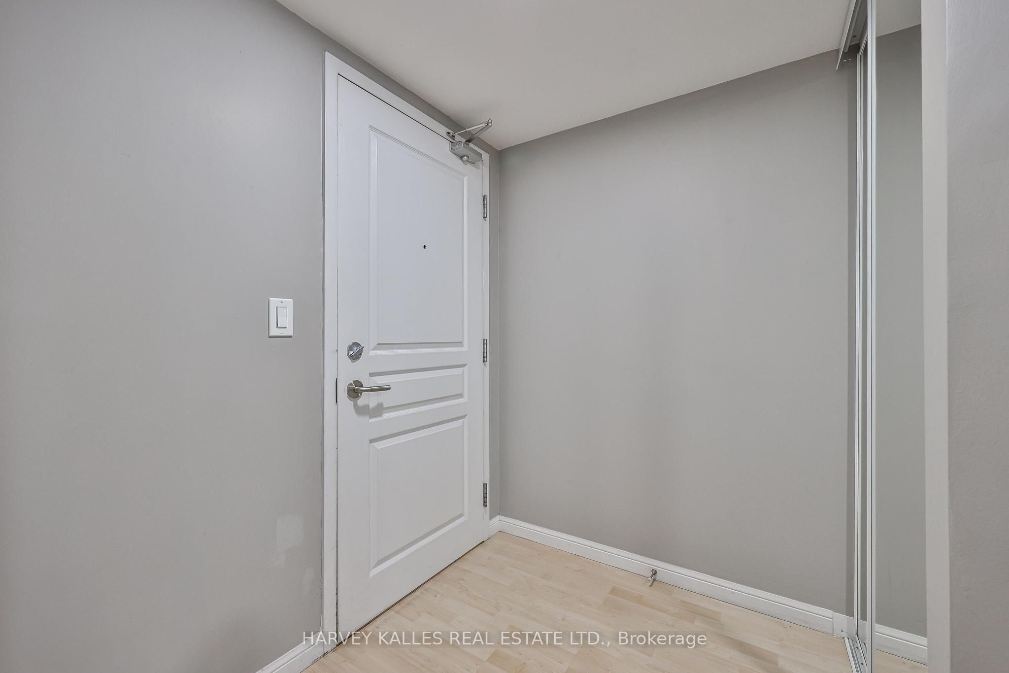 140 Simcoe Street 515 Property Photo 38