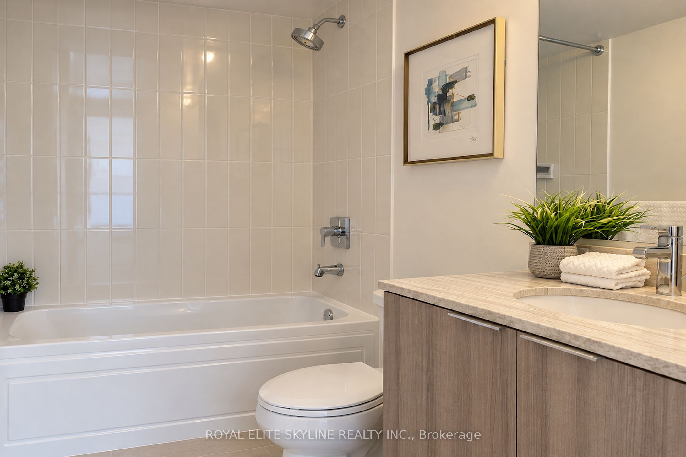955 Bay Street 2401 Property Photo 16