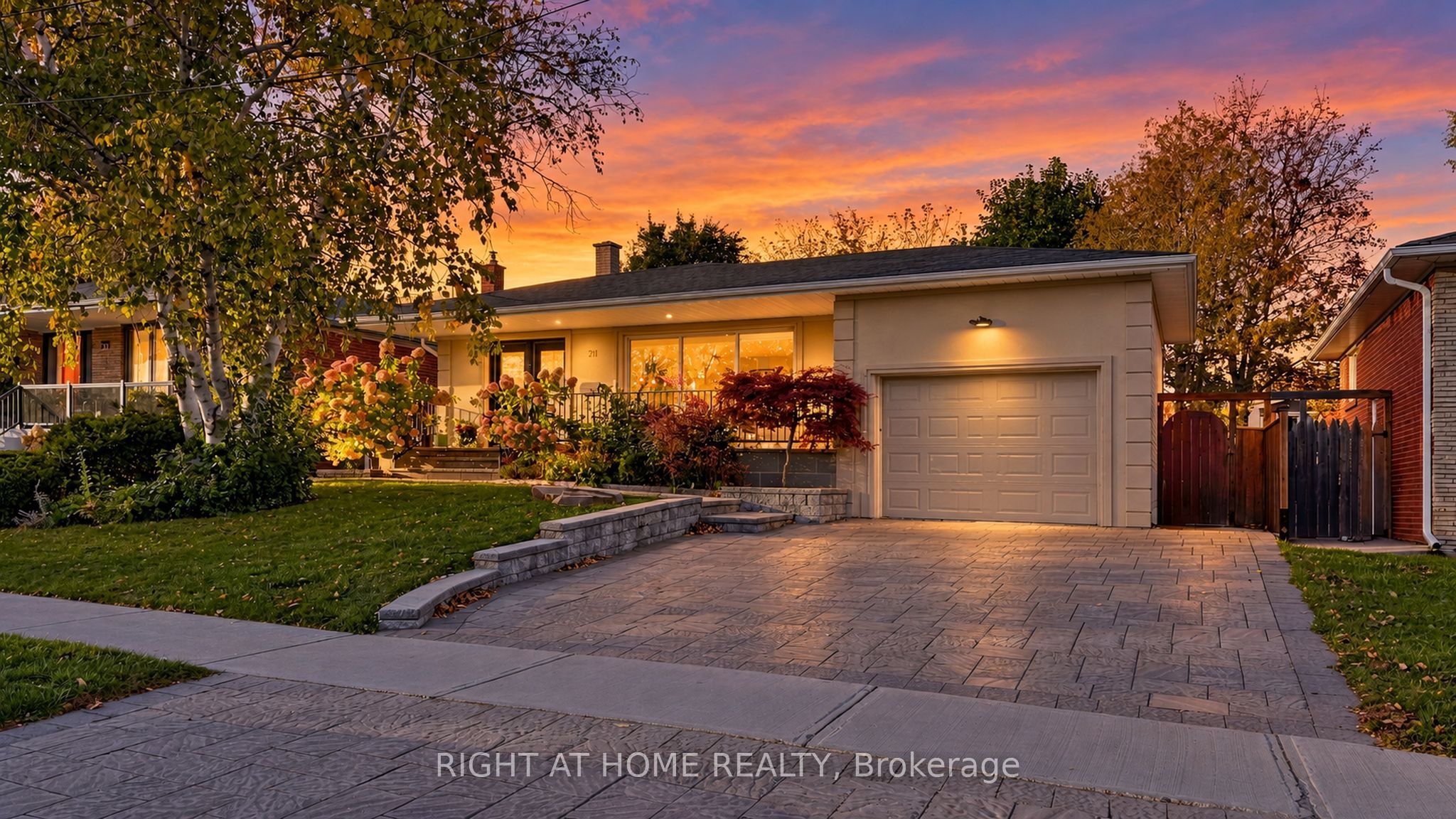 24 Stonedene Boulevard Property Photo 1