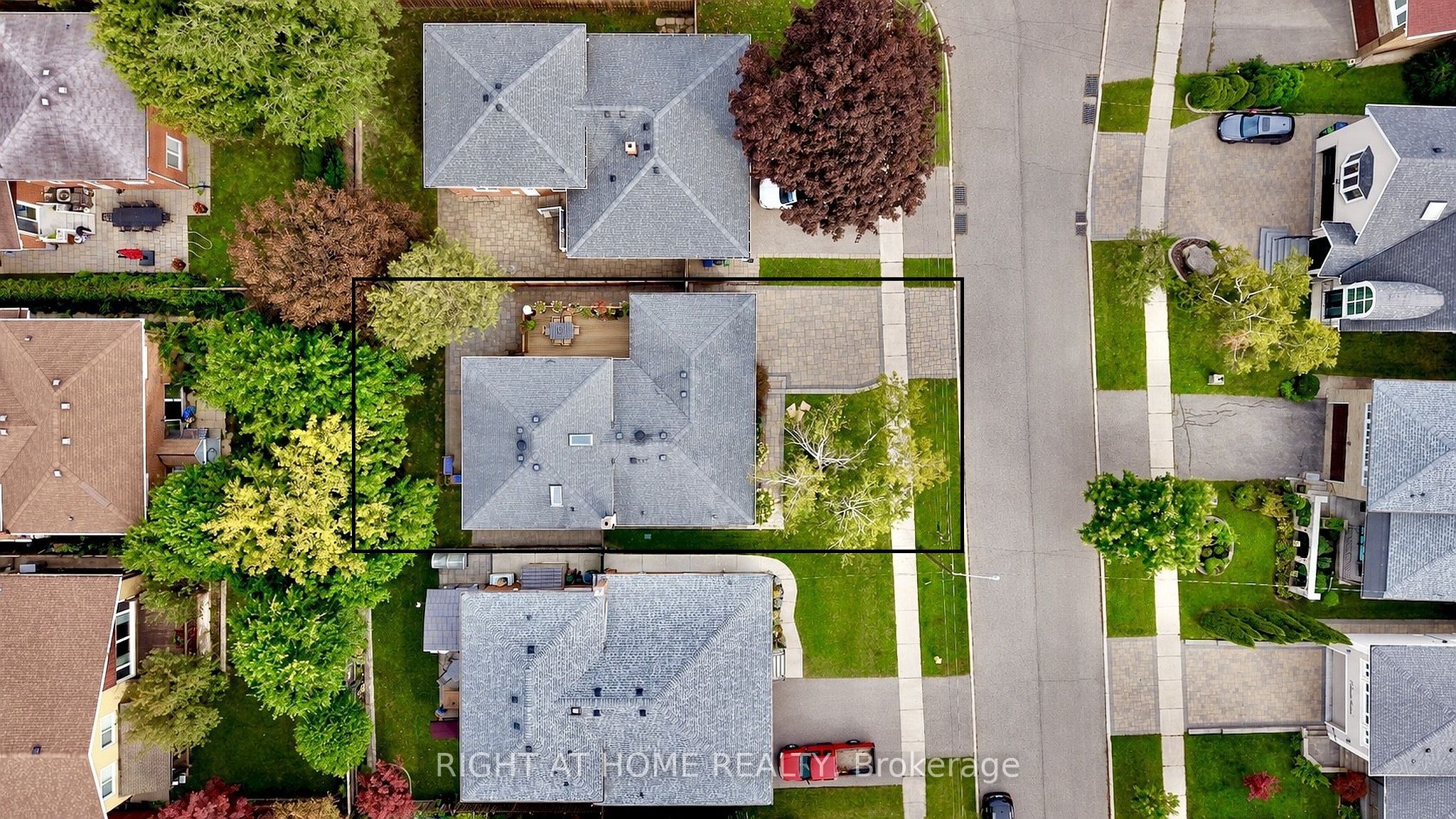 24 Stonedene Boulevard Property Photo 6