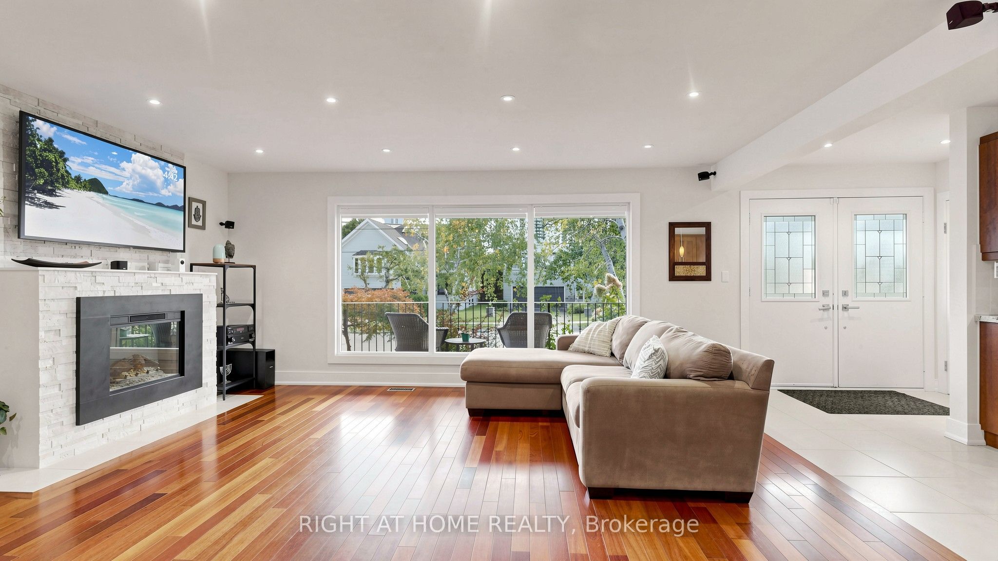 24 Stonedene Boulevard Property Photo 10