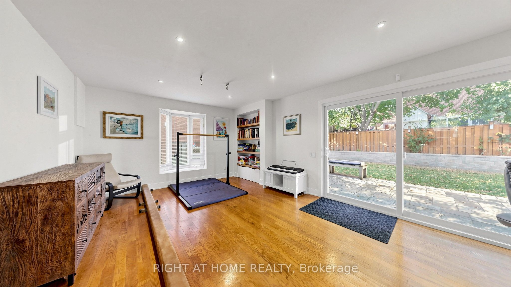 24 Stonedene Boulevard Property Photo 31