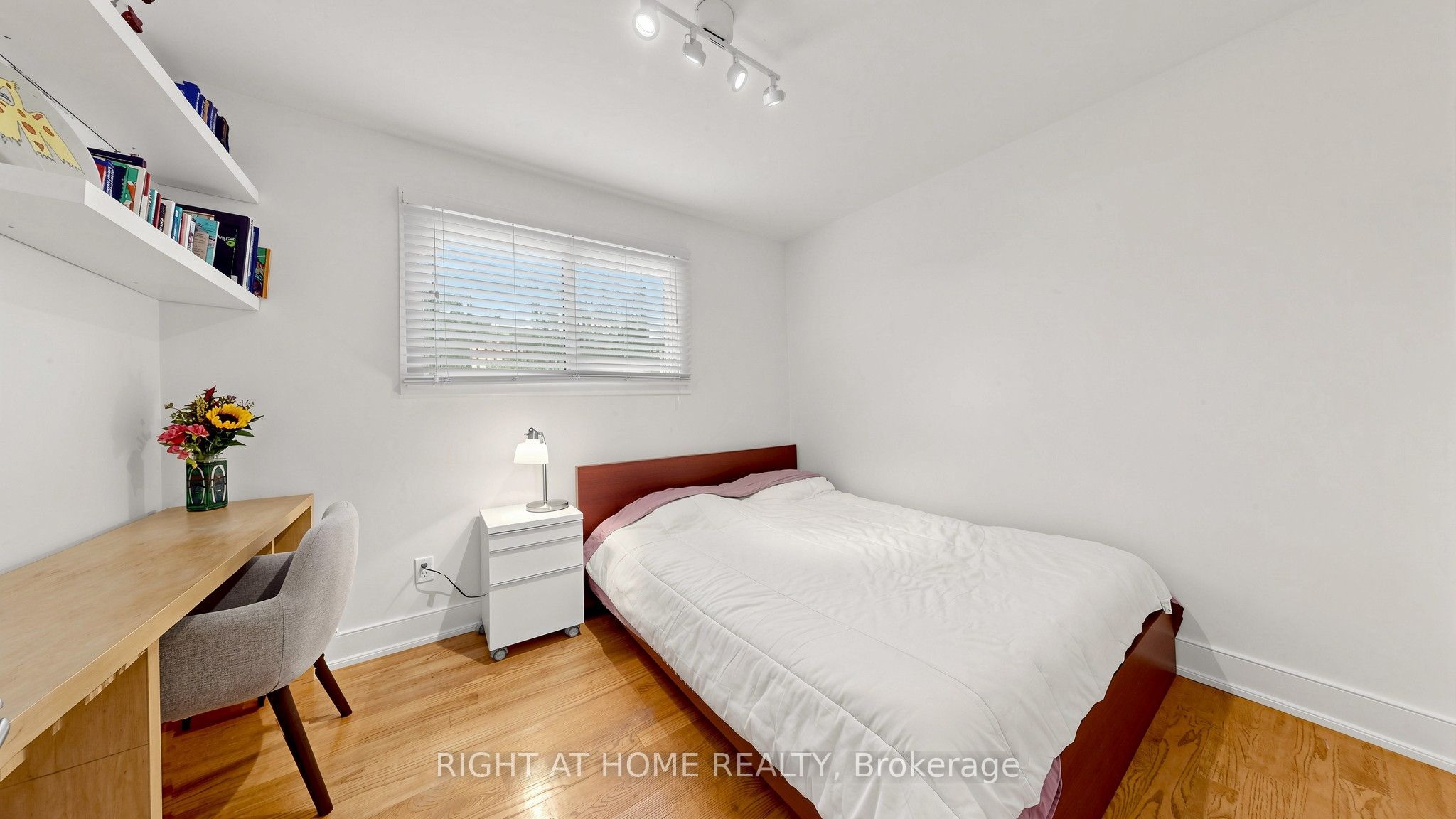 24 Stonedene Boulevard Property Photo 32