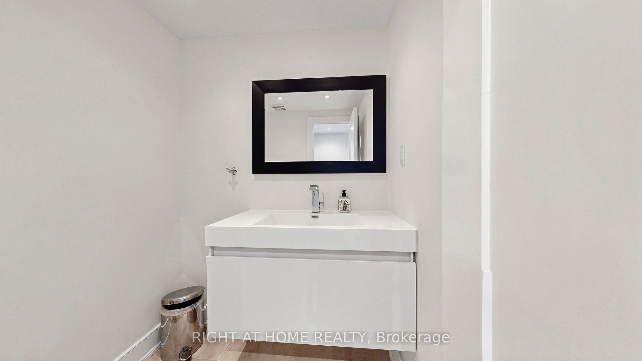 24 Stonedene Boulevard Property Photo 33