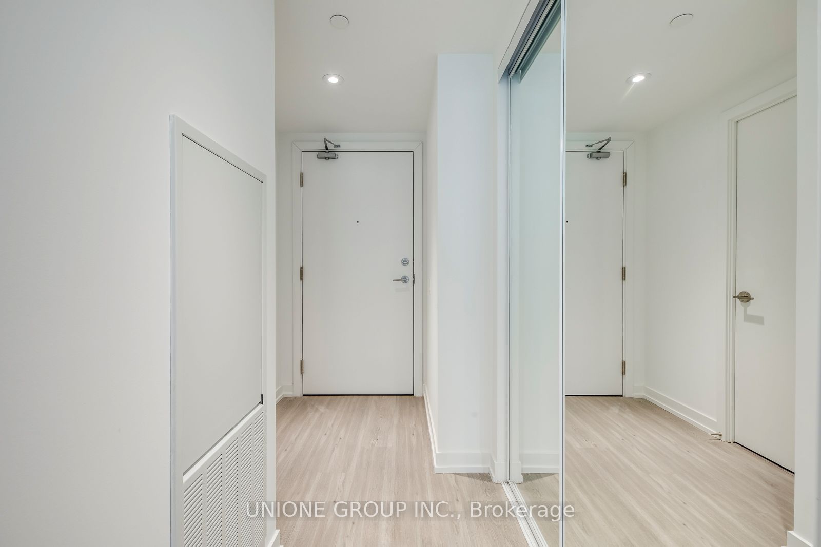 8 Wellesley Street W 2506 Property Photo 4