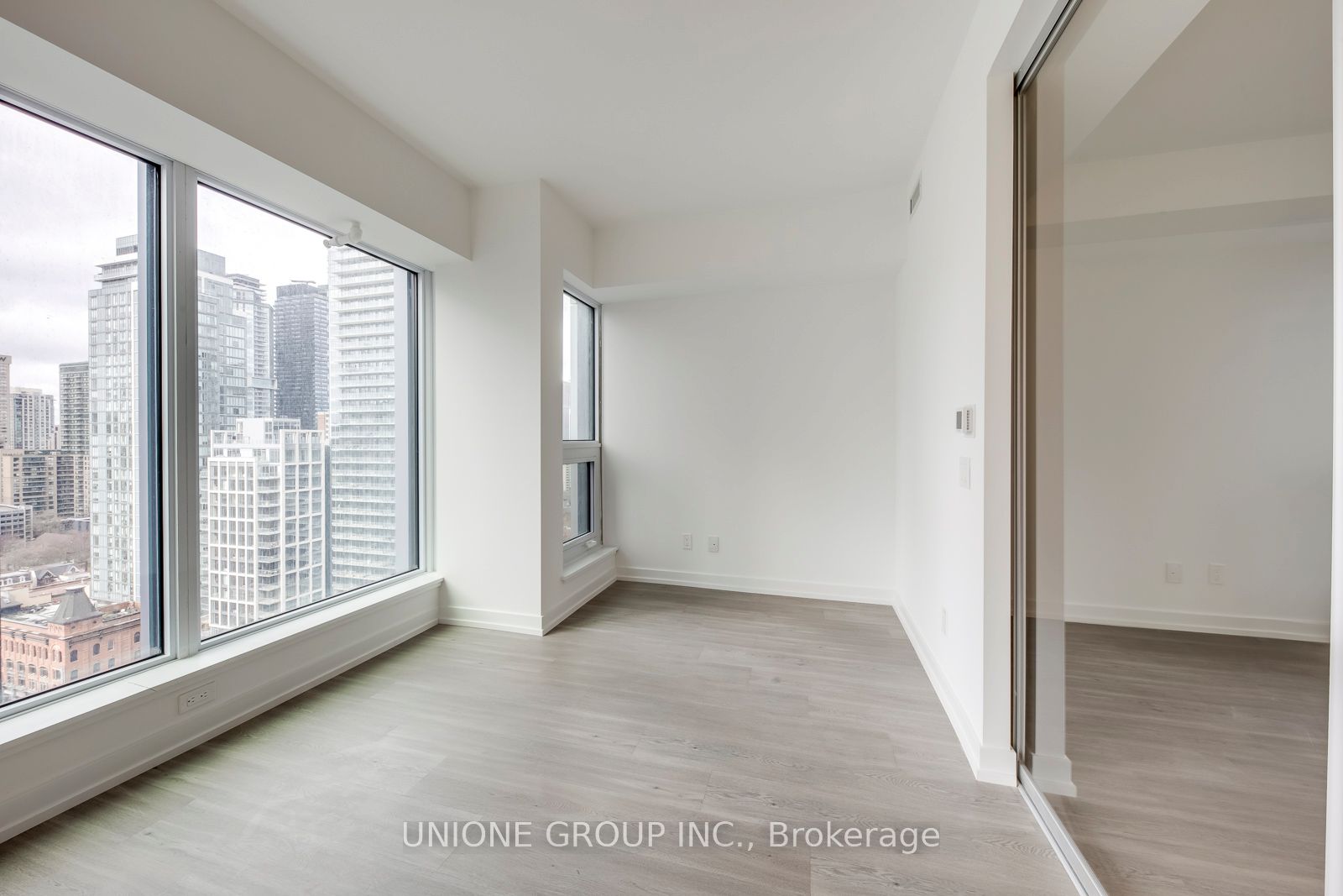 8 Wellesley Street W 2506 Property Photo 11