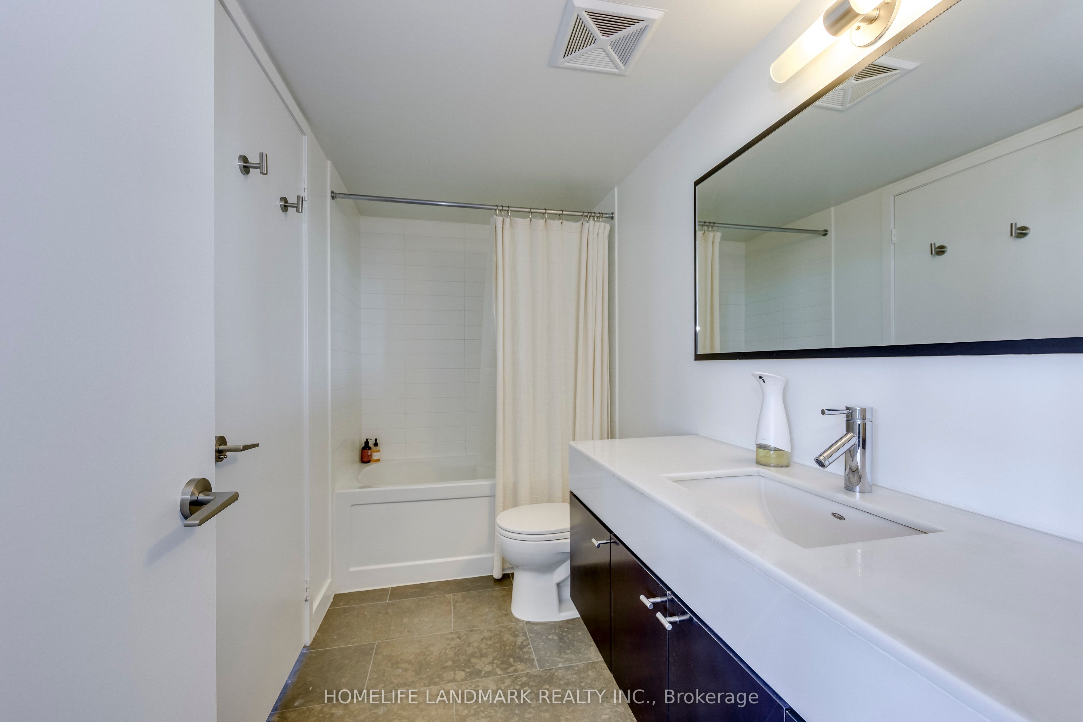 126 Simcoe Street 3306 Property Photo 11