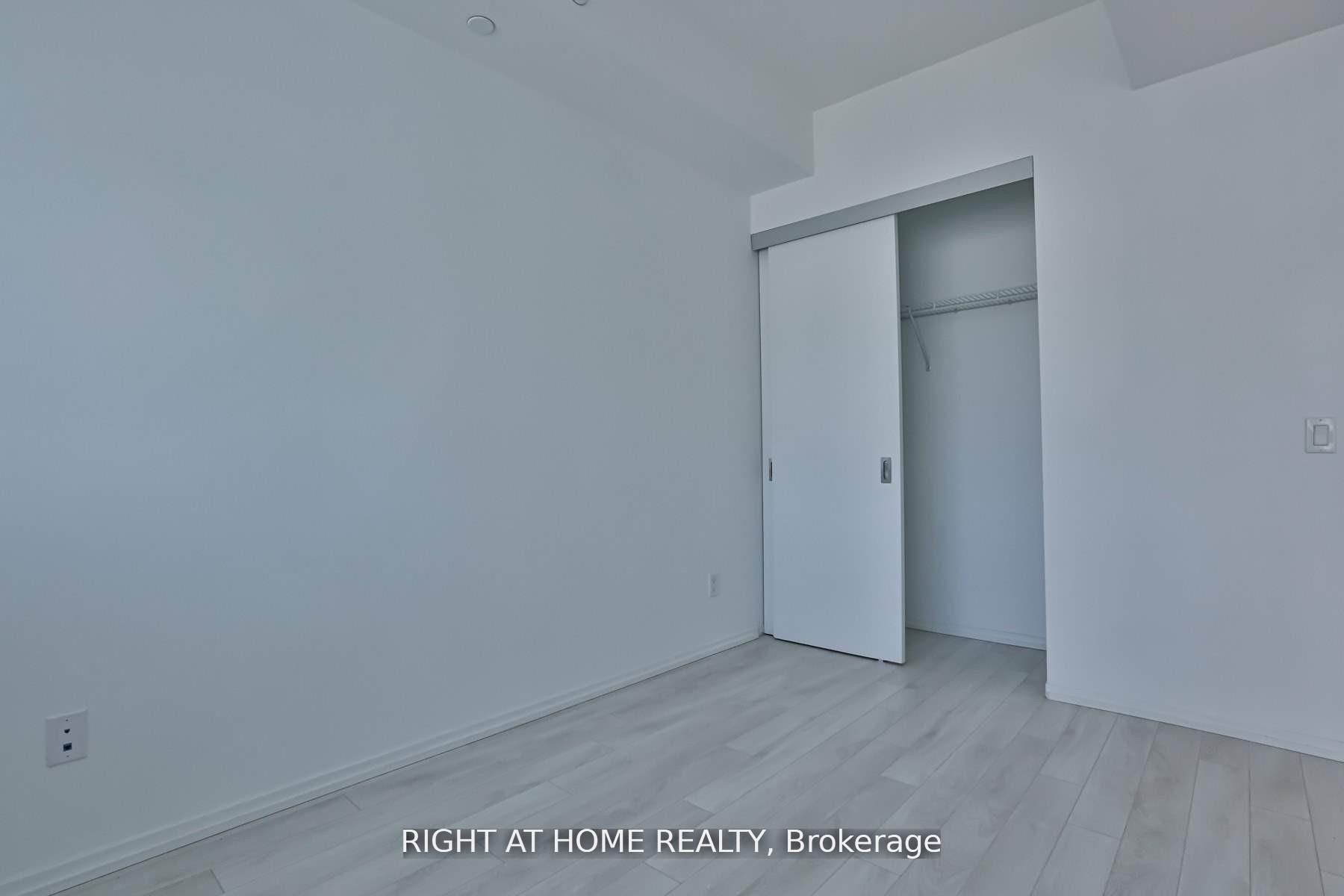 197 Yonge Street 5614 Property Photo 11
