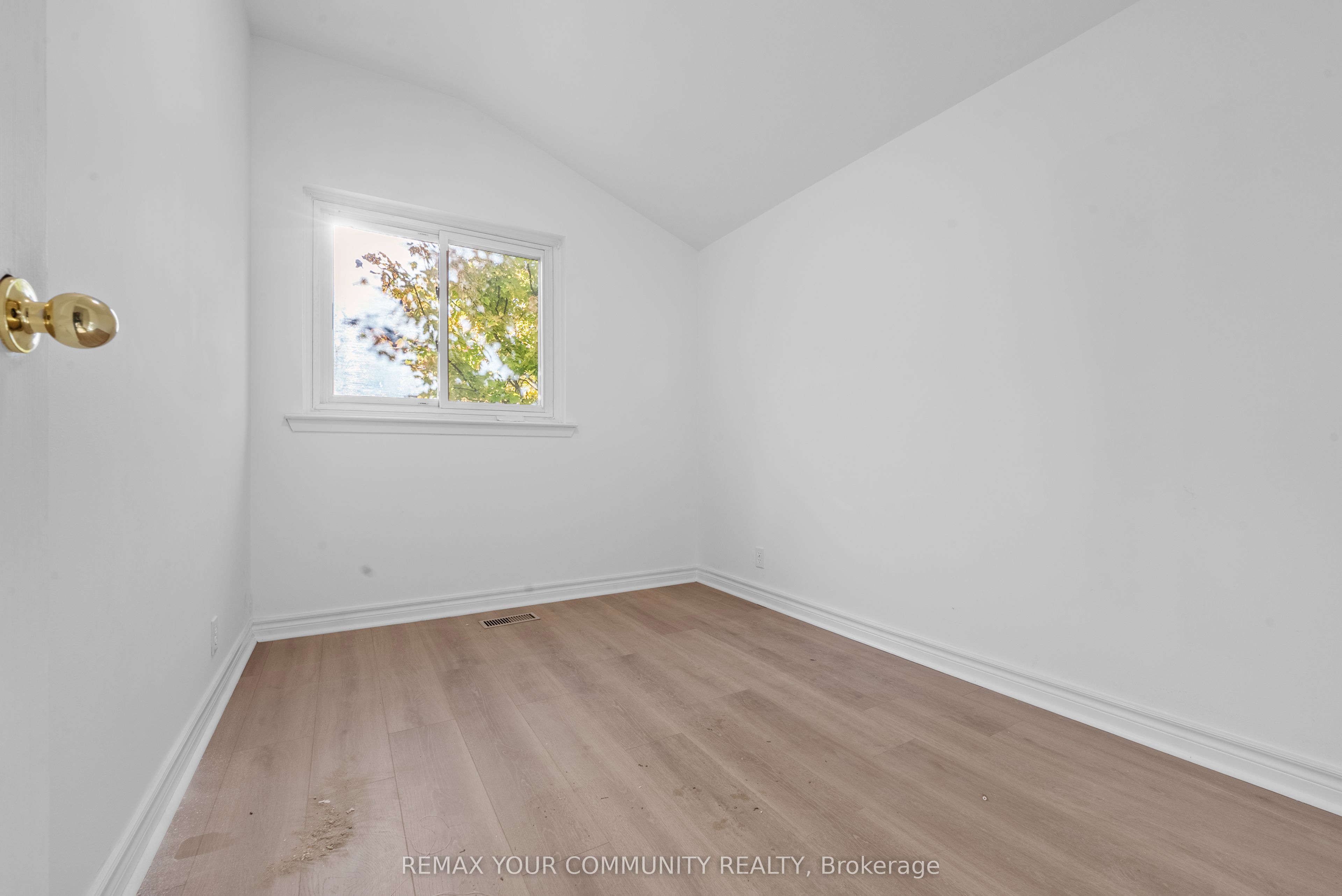 2 Lisburn Crescent Property Photo 9