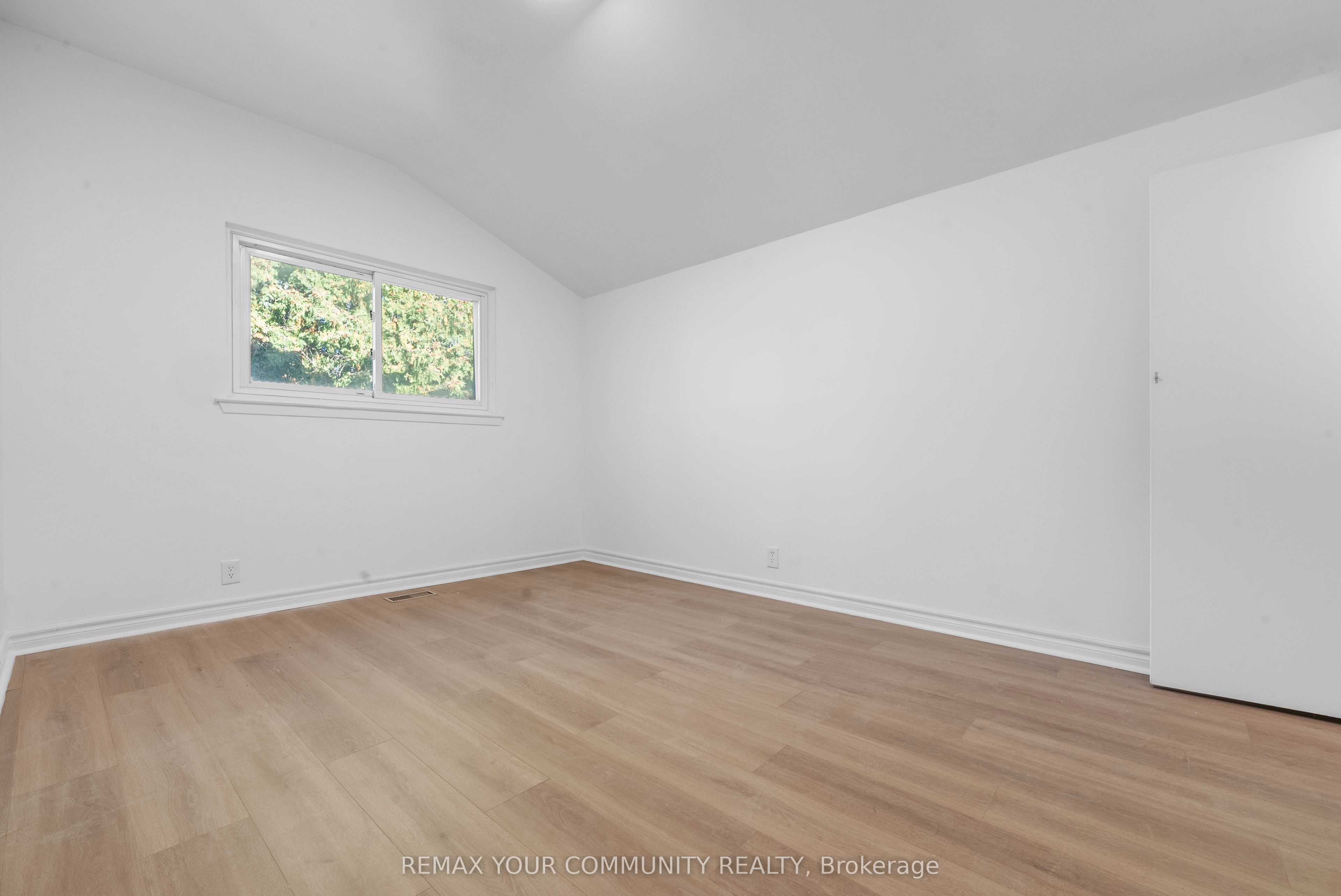 2 Lisburn Crescent Property Photo 13