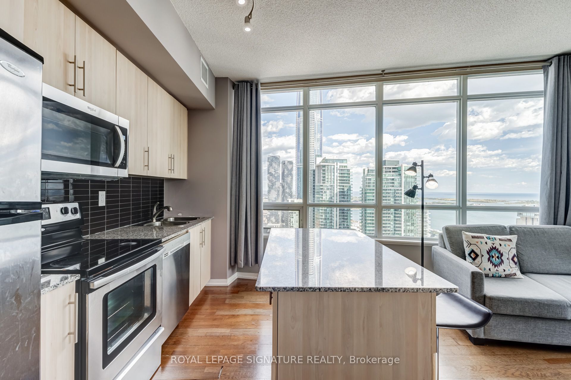 65 Bremner Boulevard 4310 Property Photo 6