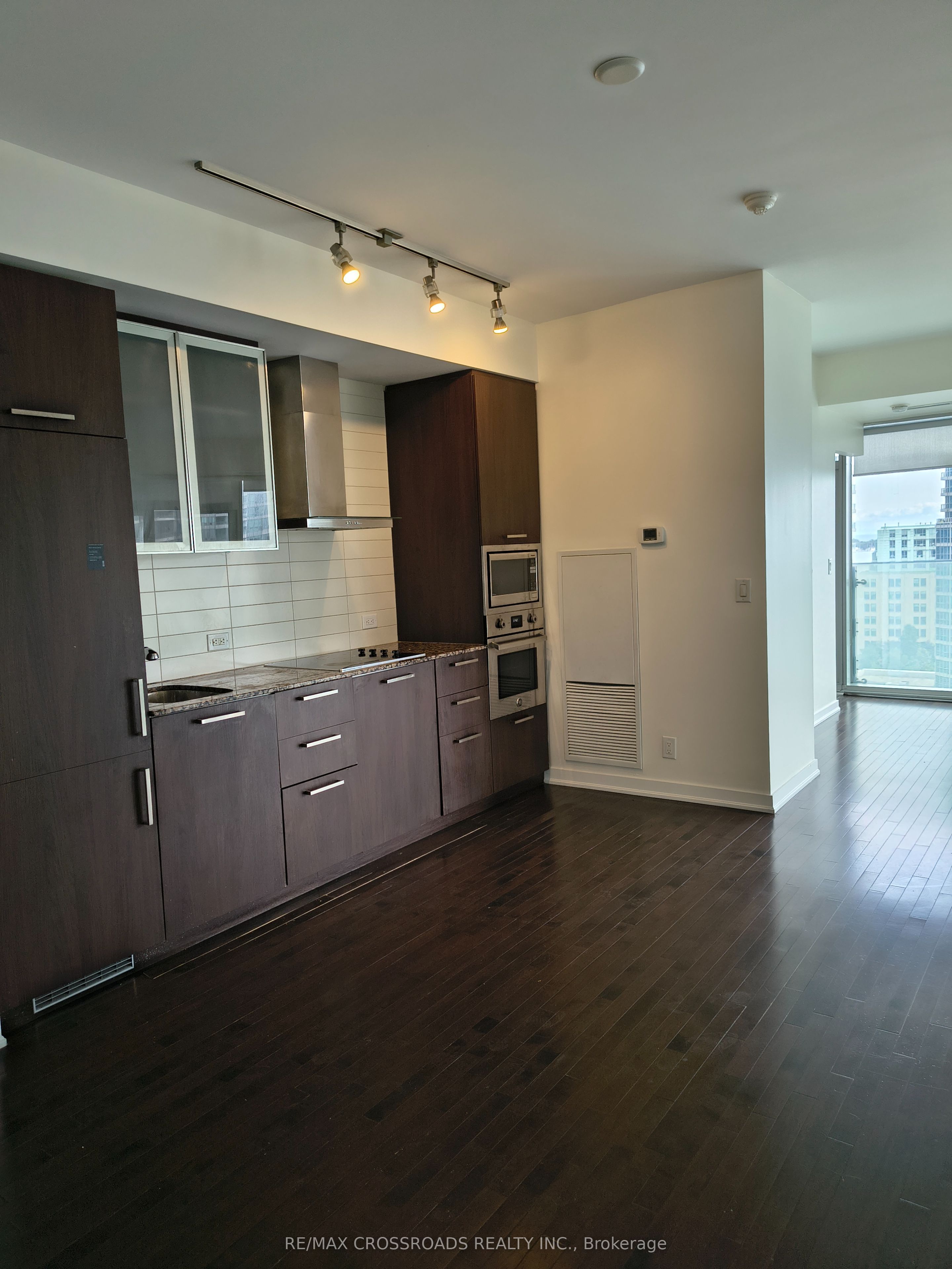 12 York Street 1104 Property Photo 5