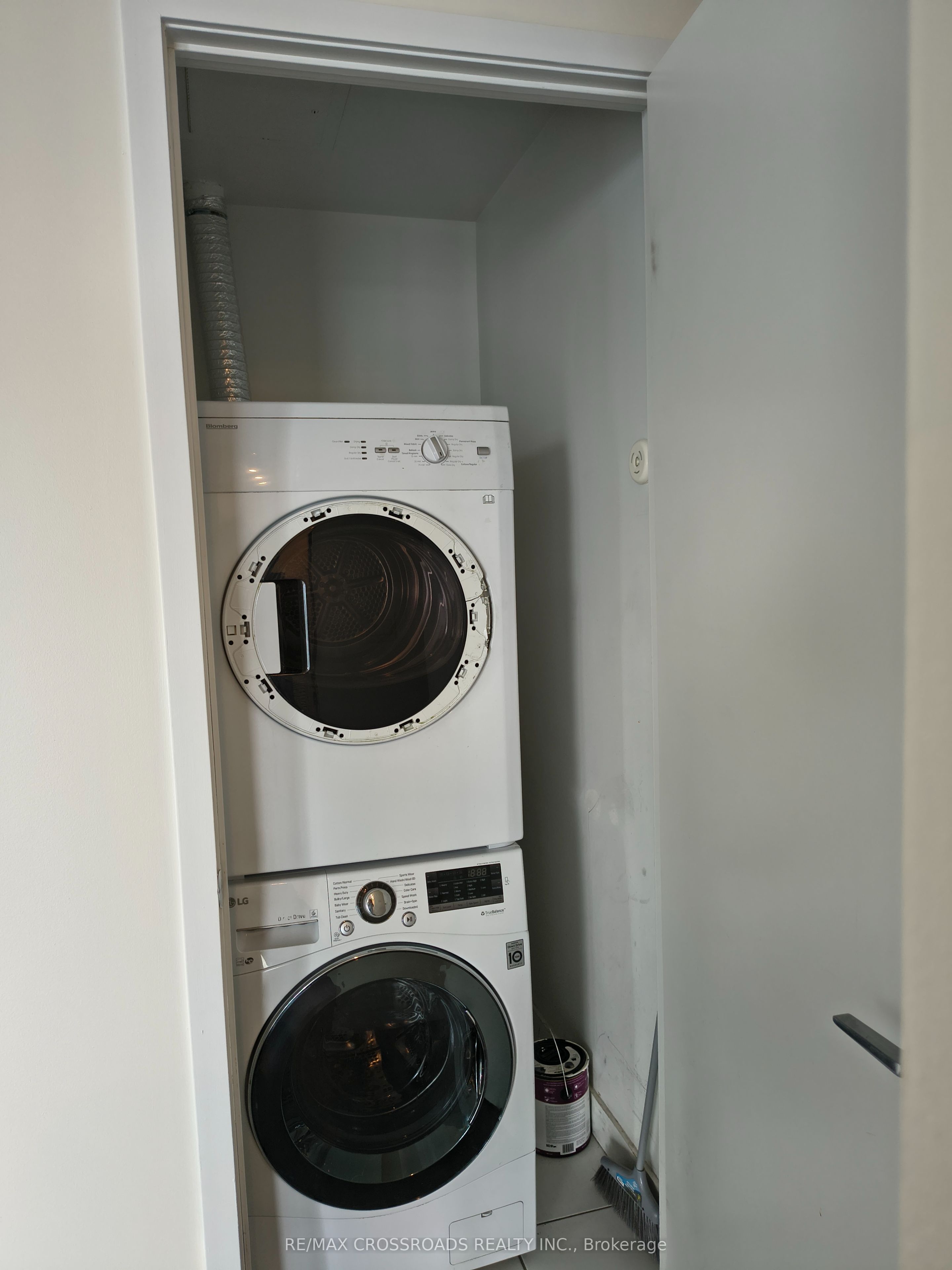 12 York Street 1104 Property Photo 20
