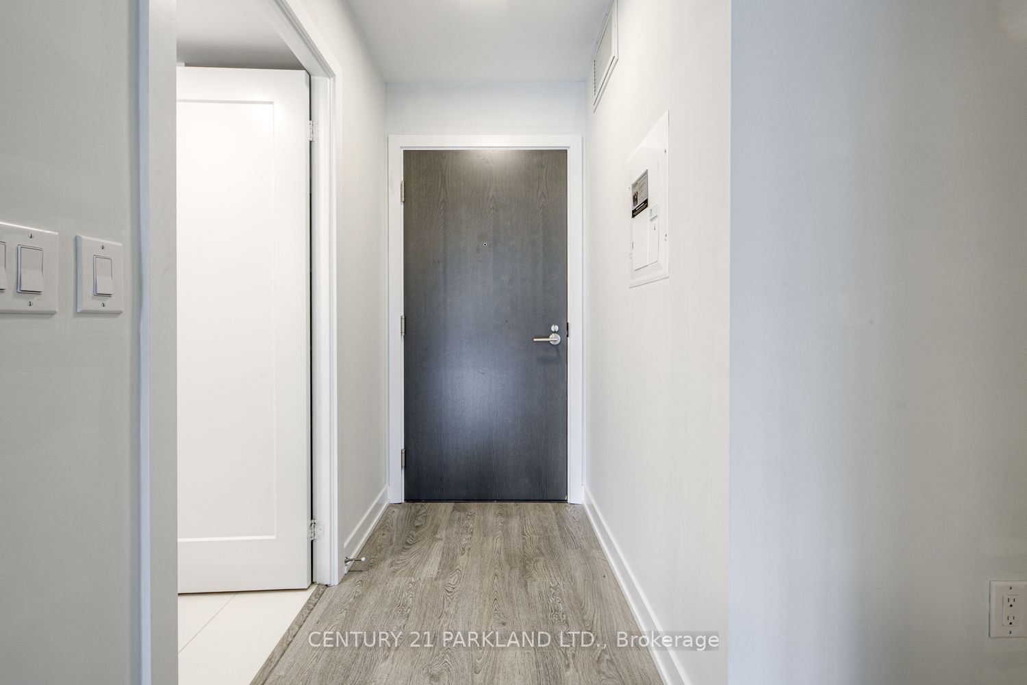 50 Mccaul Street 607 Property Photo 6