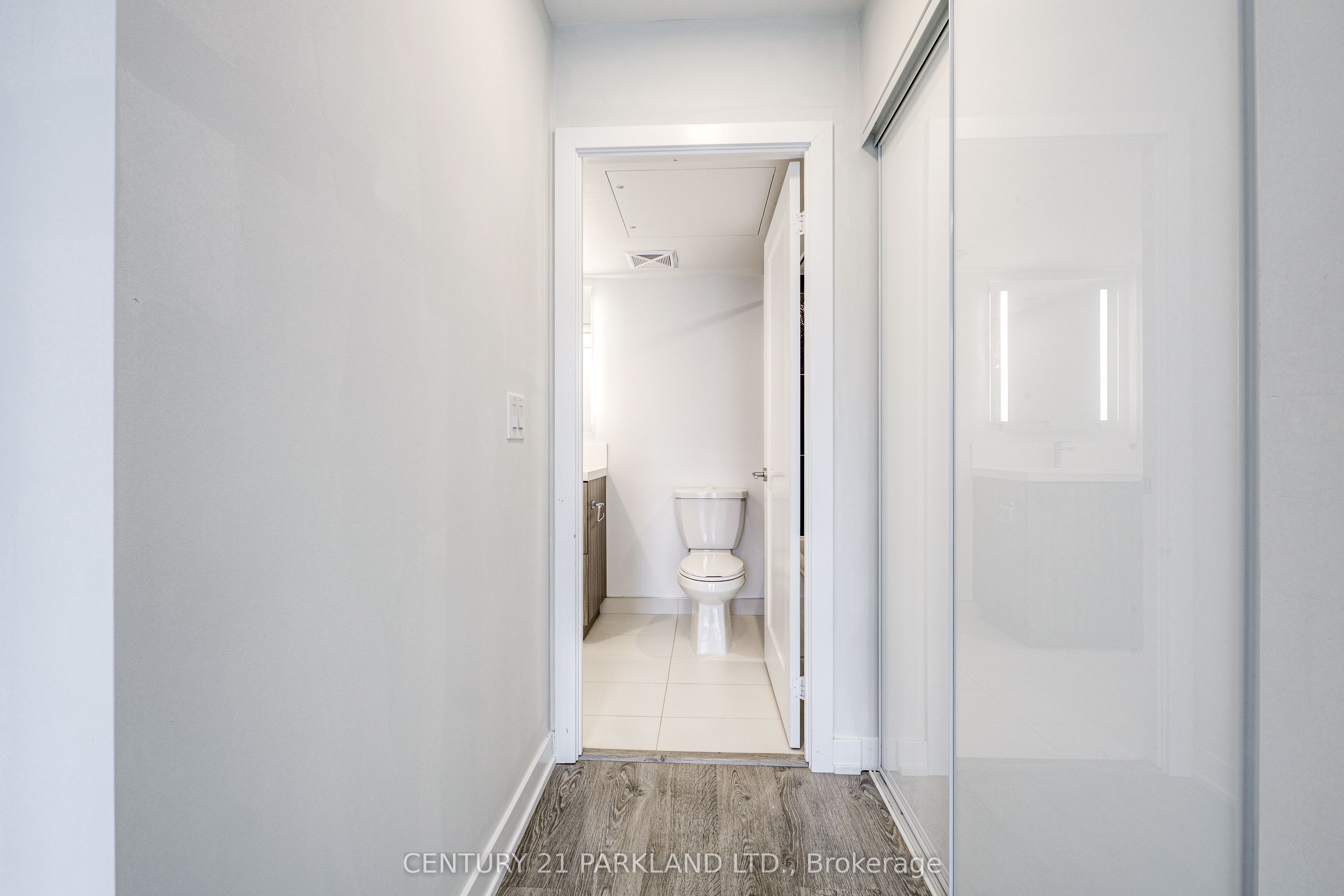 50 Mccaul Street 607 Property Photo 16
