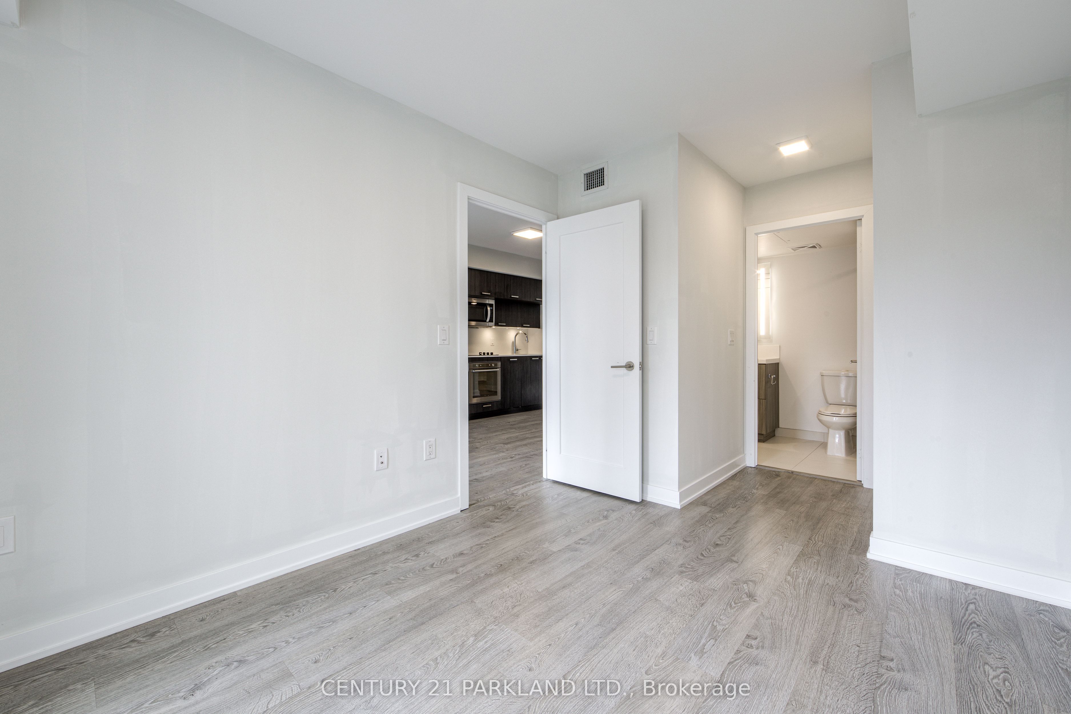 50 Mccaul Street 607 Property Photo 17