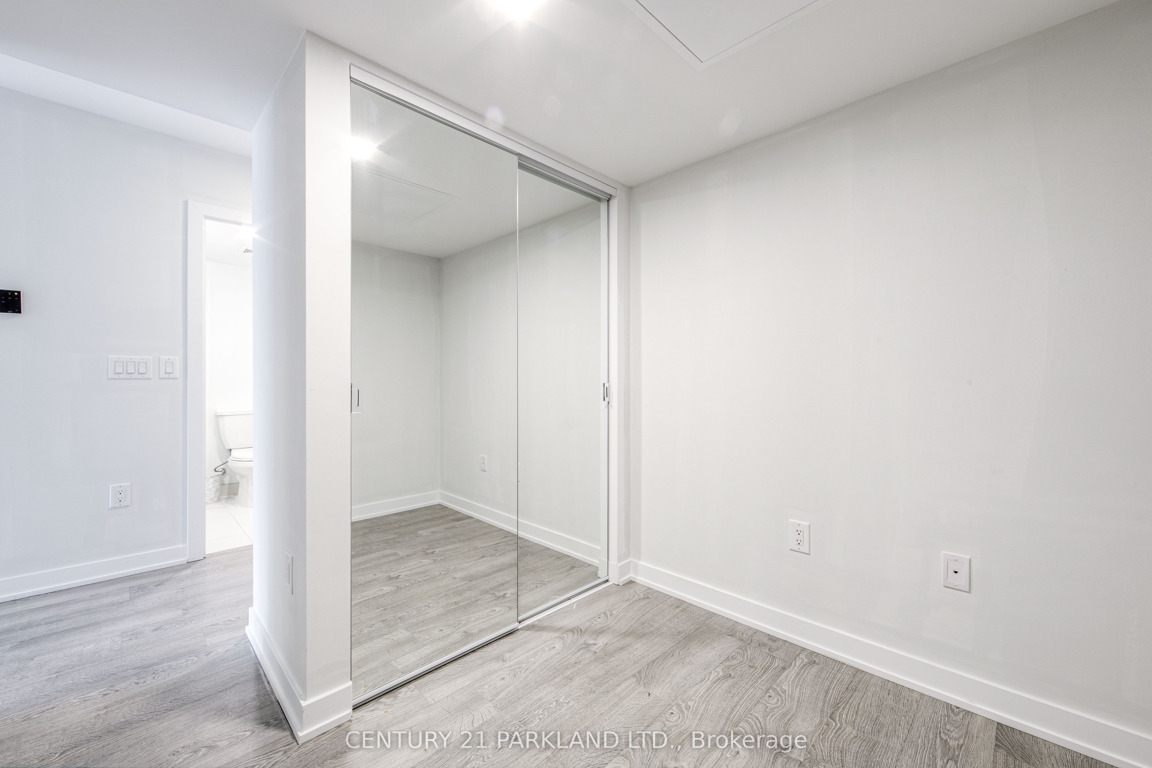 50 Mccaul Street 607 Property Photo 18