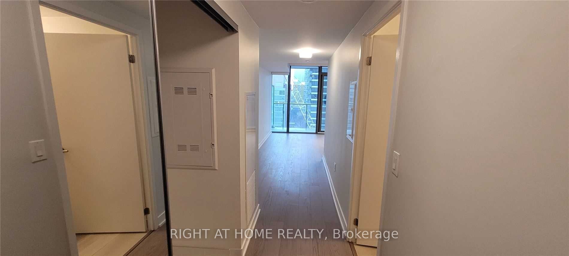11 Wellesley Street W 1310 Property Photo 2