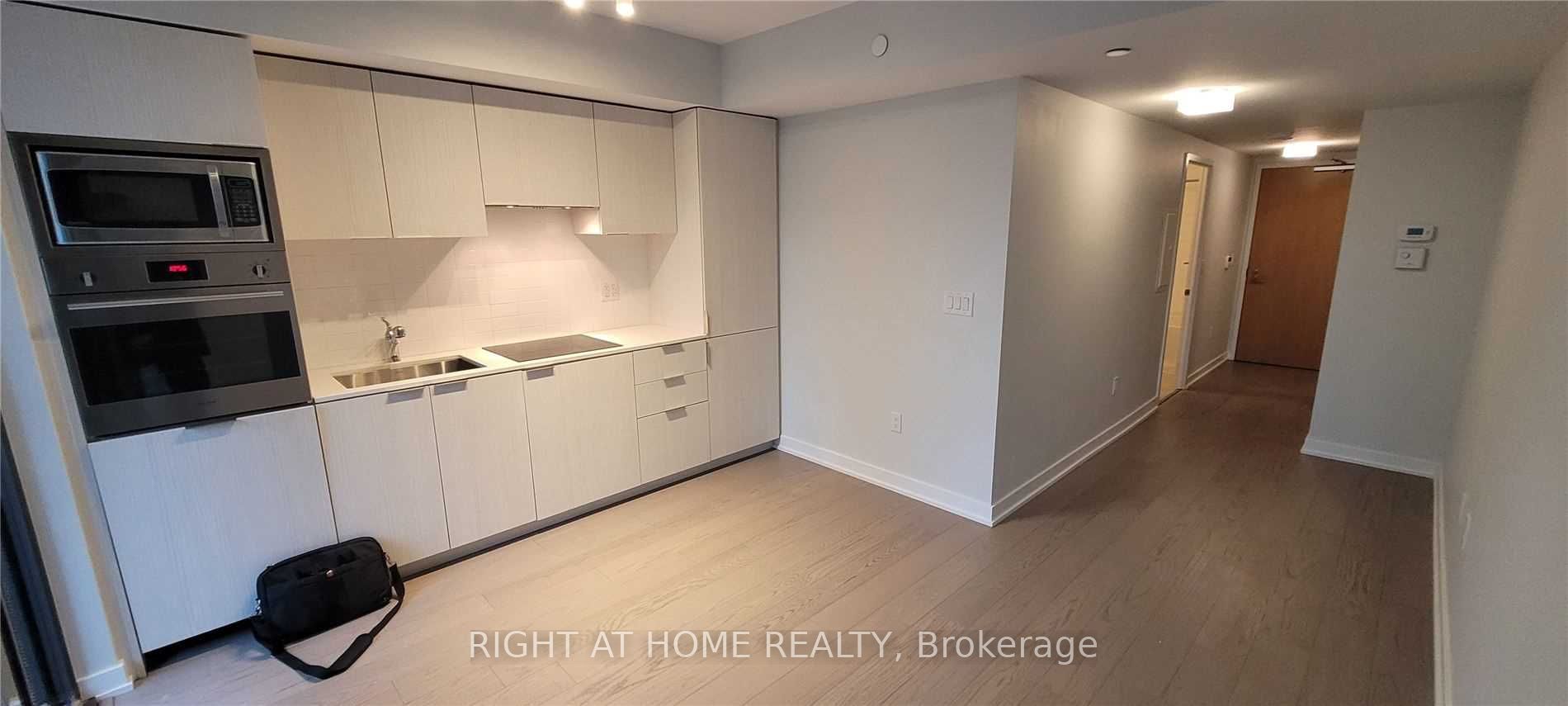 11 Wellesley Street W 1310 Property Photo 4