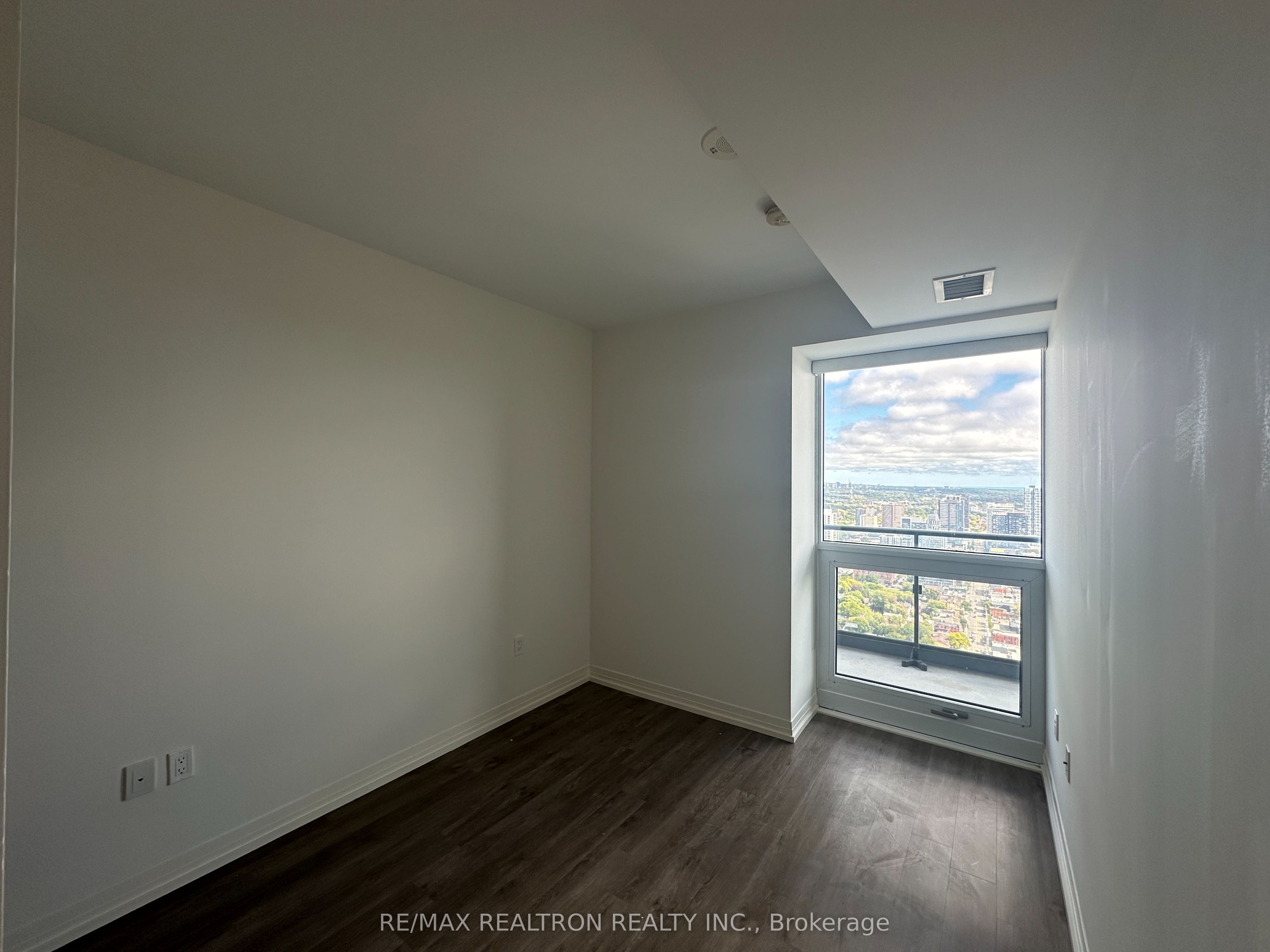 251 Jarvis Street 4513 Property Photo 2