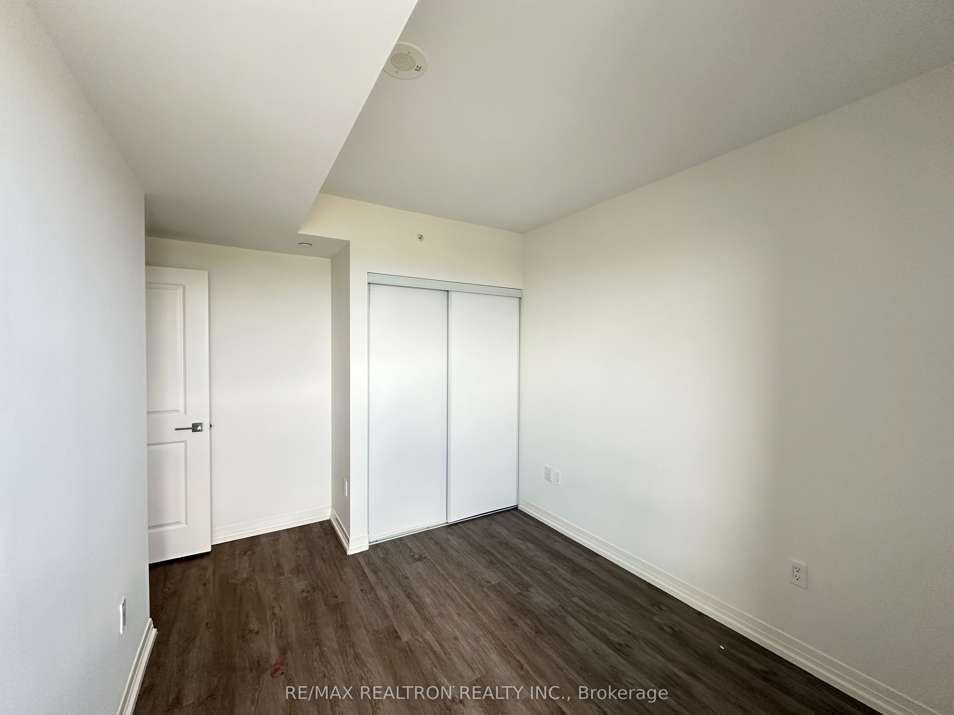 251 Jarvis Street 4513 Property Photo 3