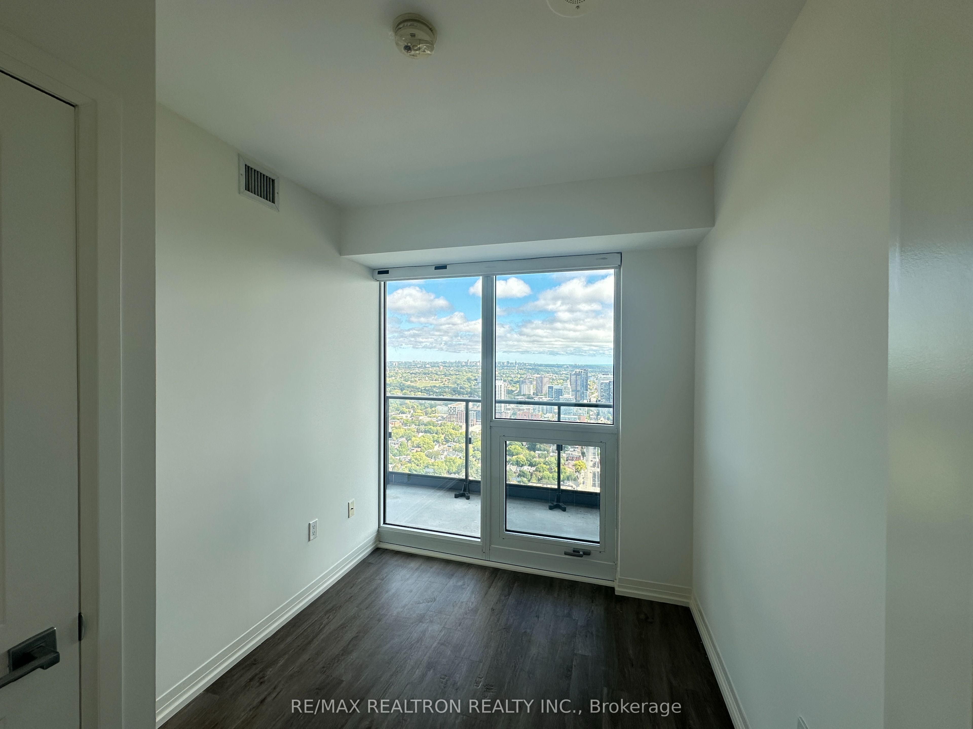 251 Jarvis Street 4513 Property Photo 4