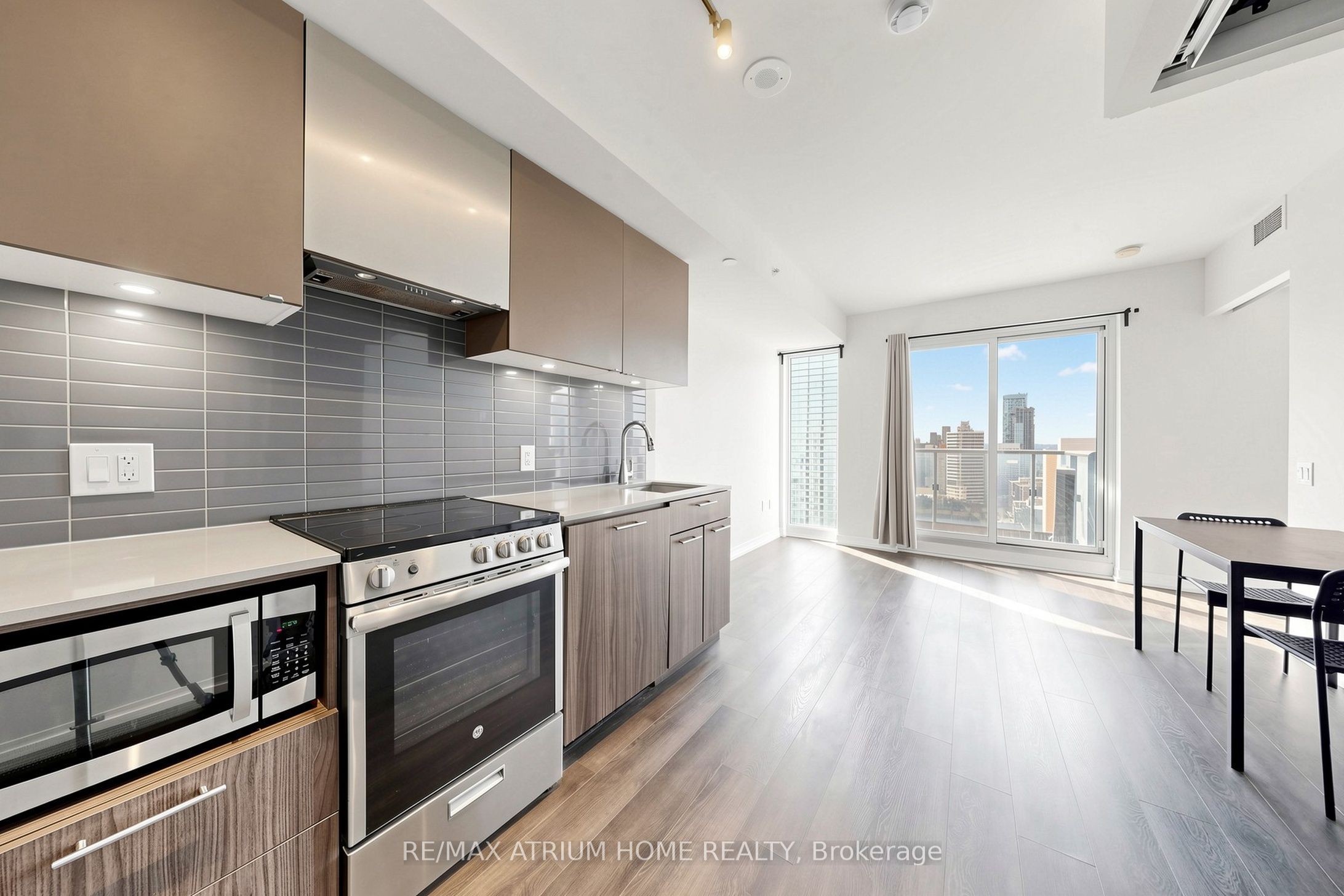 251 Jarvis Street 3609 Property Photo 10