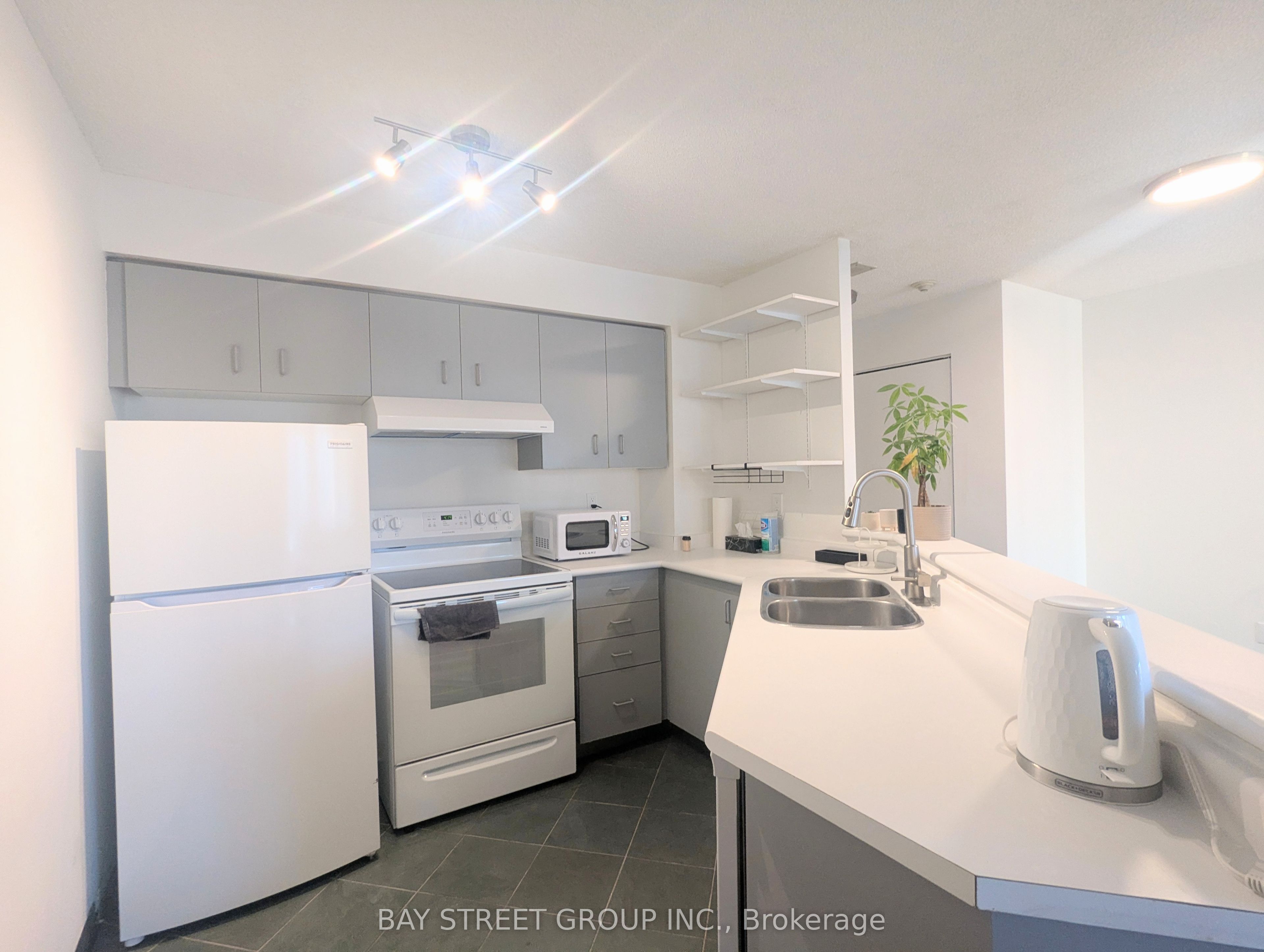 25 Grenville Street 1106 Property Photo 6