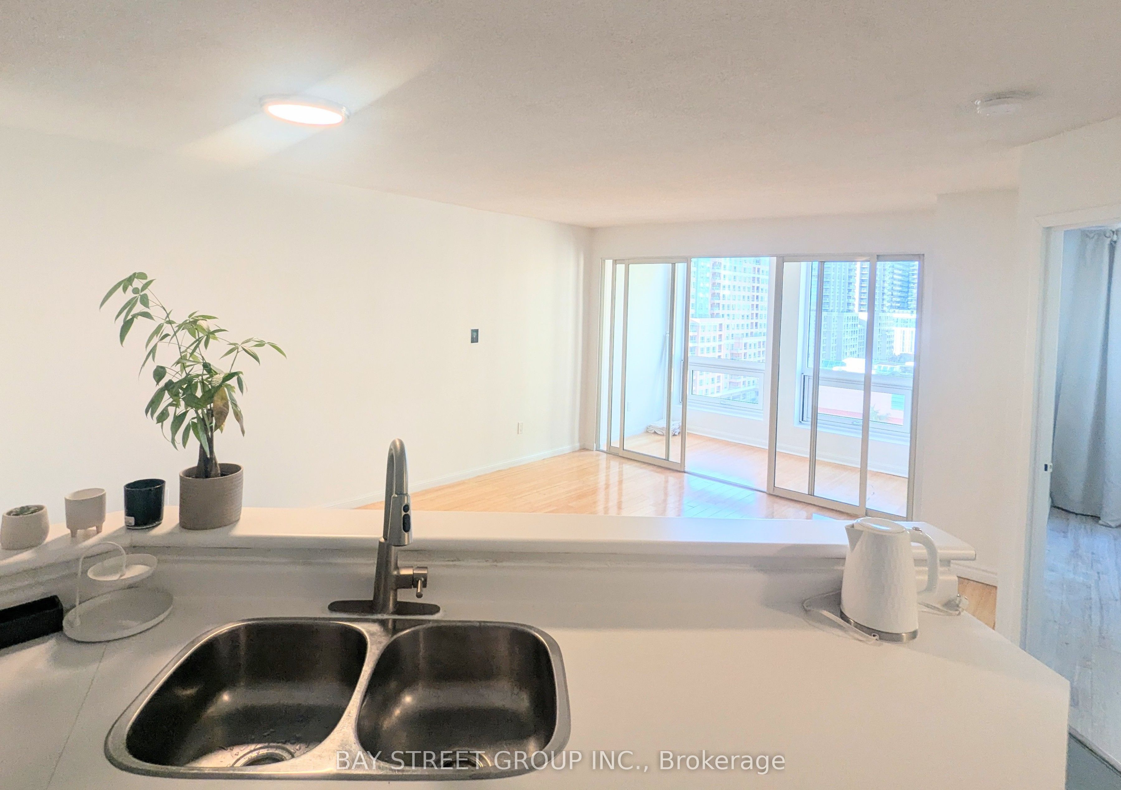 25 Grenville Street 1106 Property Photo 9