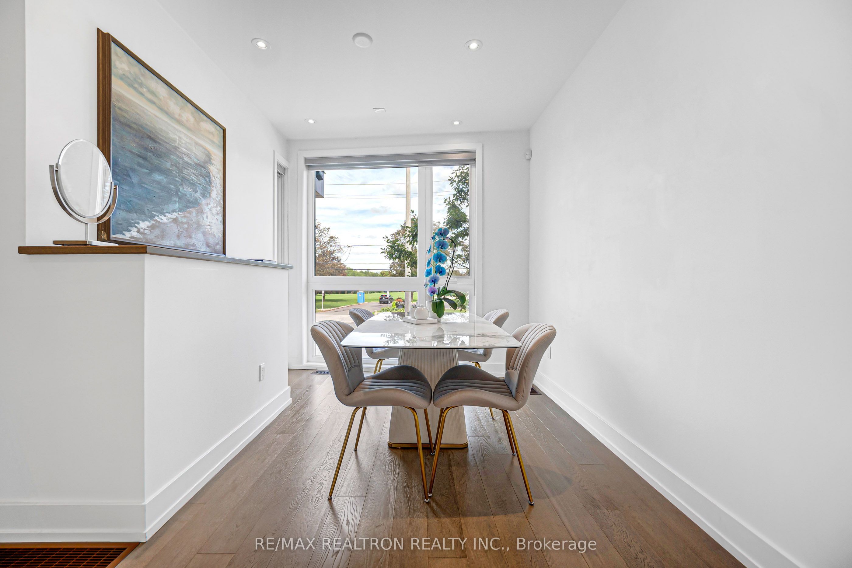 2962b Bayview Avenue Property Photo 14