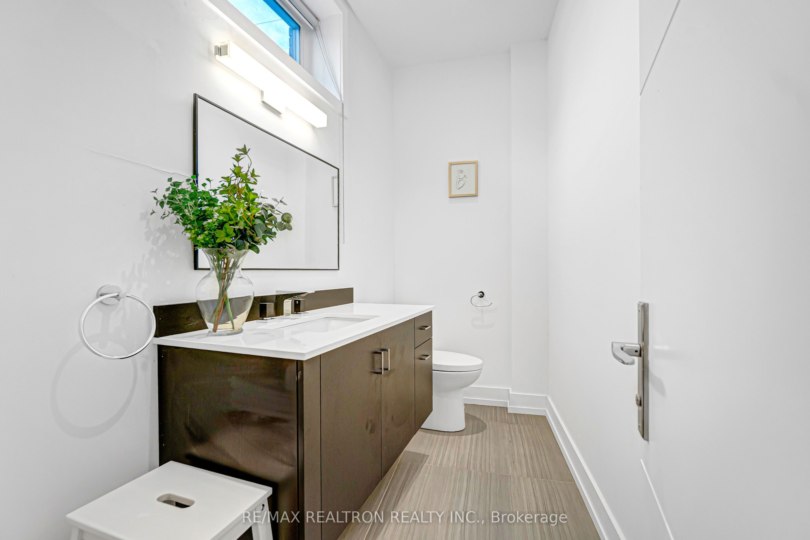 2962b Bayview Avenue Property Photo 25