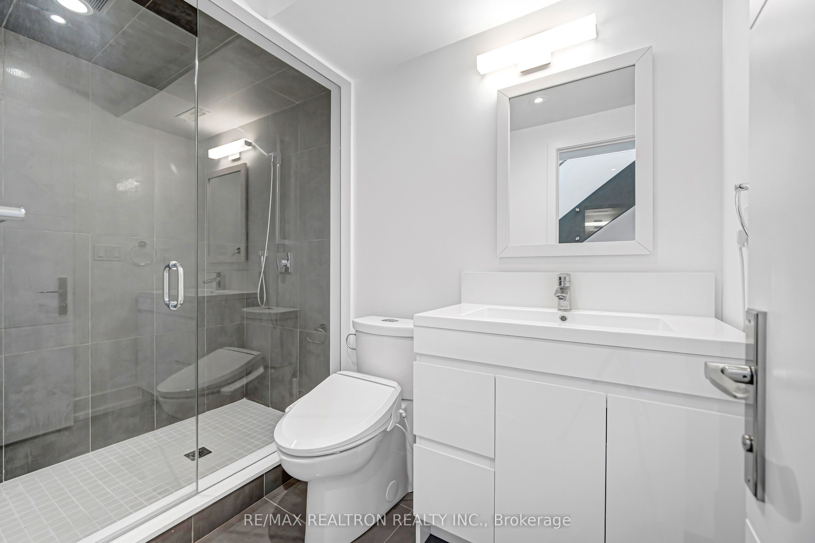2962b Bayview Avenue Property Photo 26