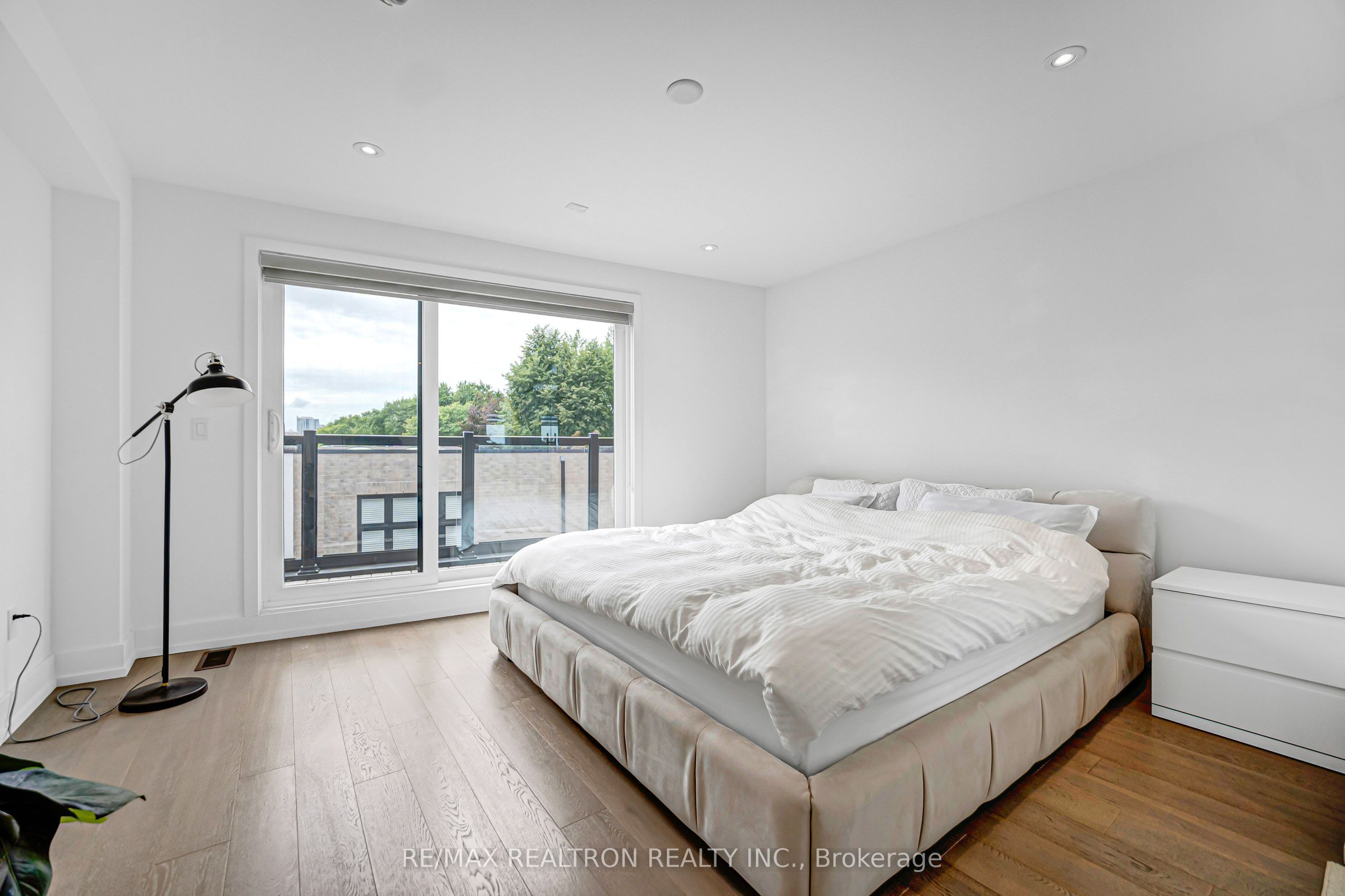 2962b Bayview Avenue Property Photo 31