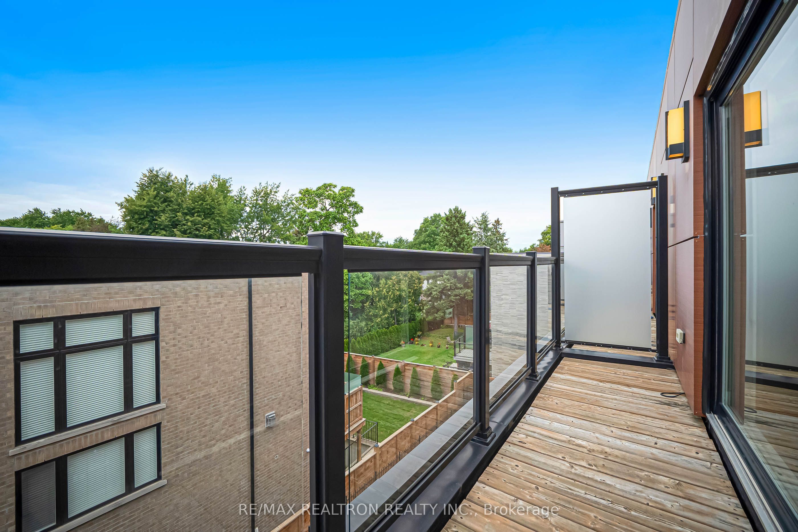 2962b Bayview Avenue Property Photo 39