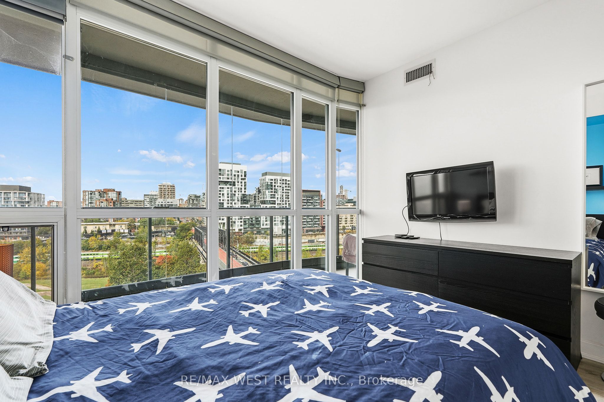 169 Fort York Boulevard 1002 Property Photo 10