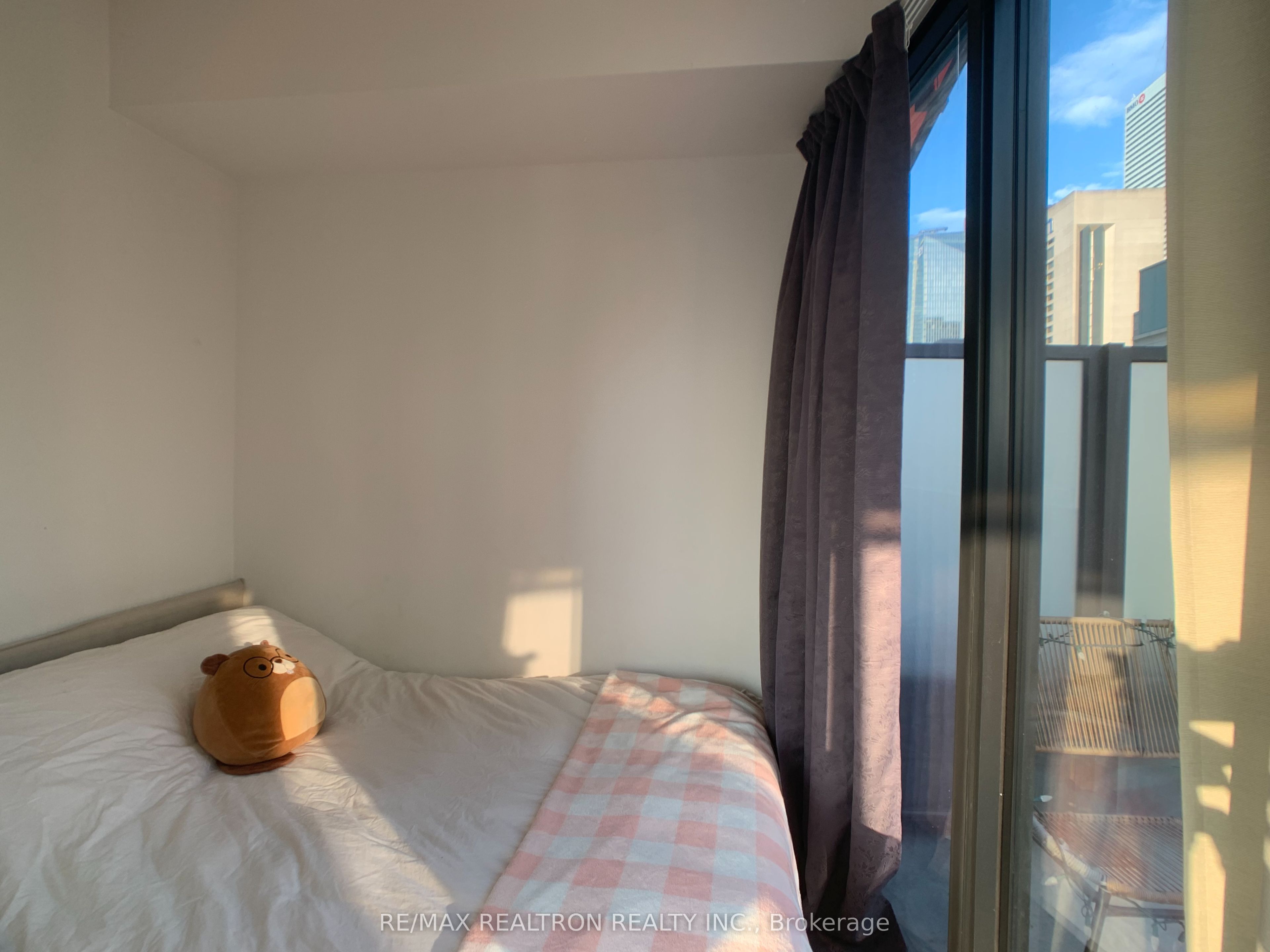 215 Queen Street W 1201 Property Photo 2