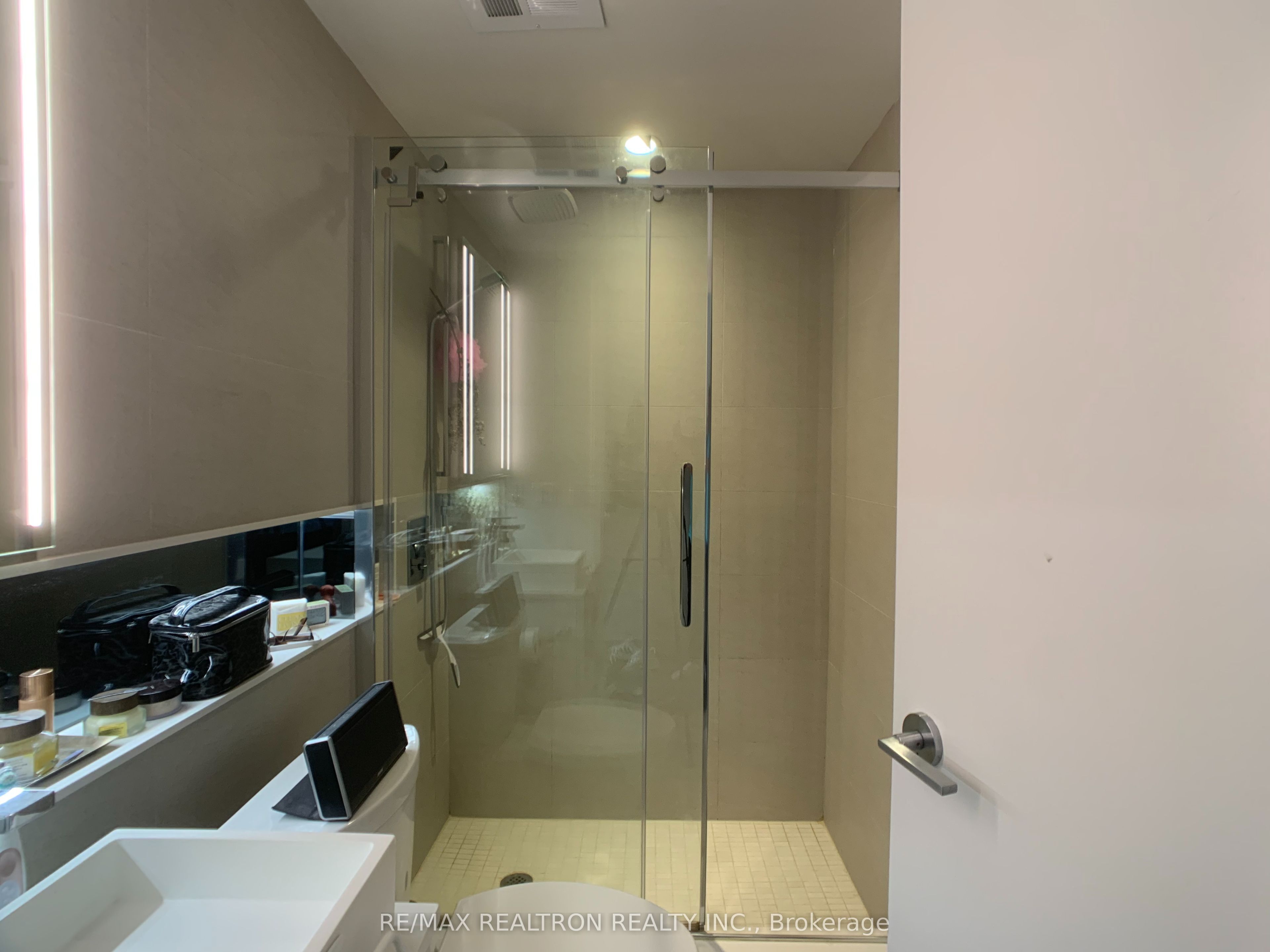 215 Queen Street W 1201 Property Photo 3