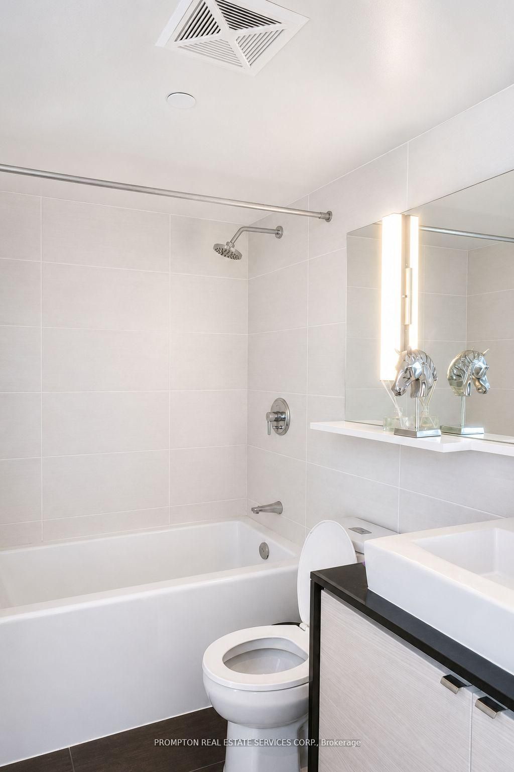 72 Esther Shiner Boulevard 717 Property Photo 9
