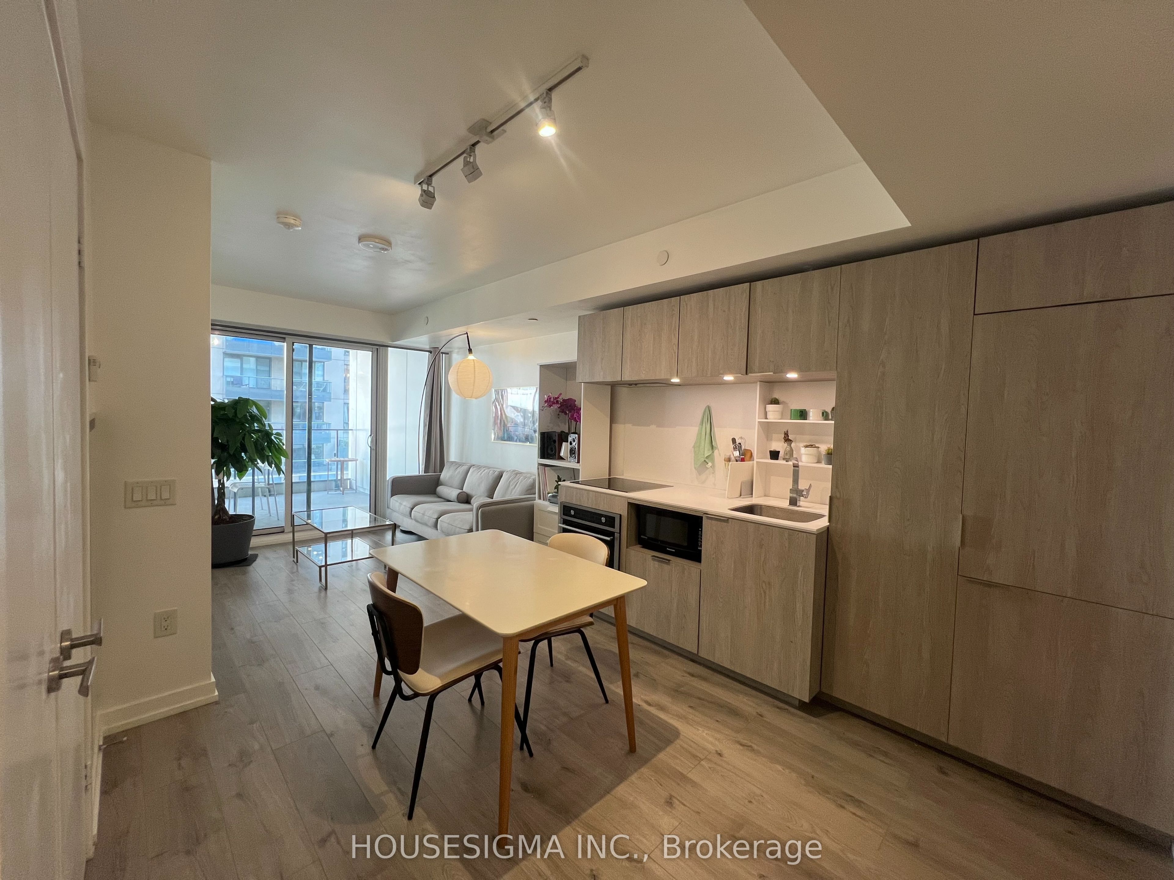 77 Shuter Street 612 Property Photo 3