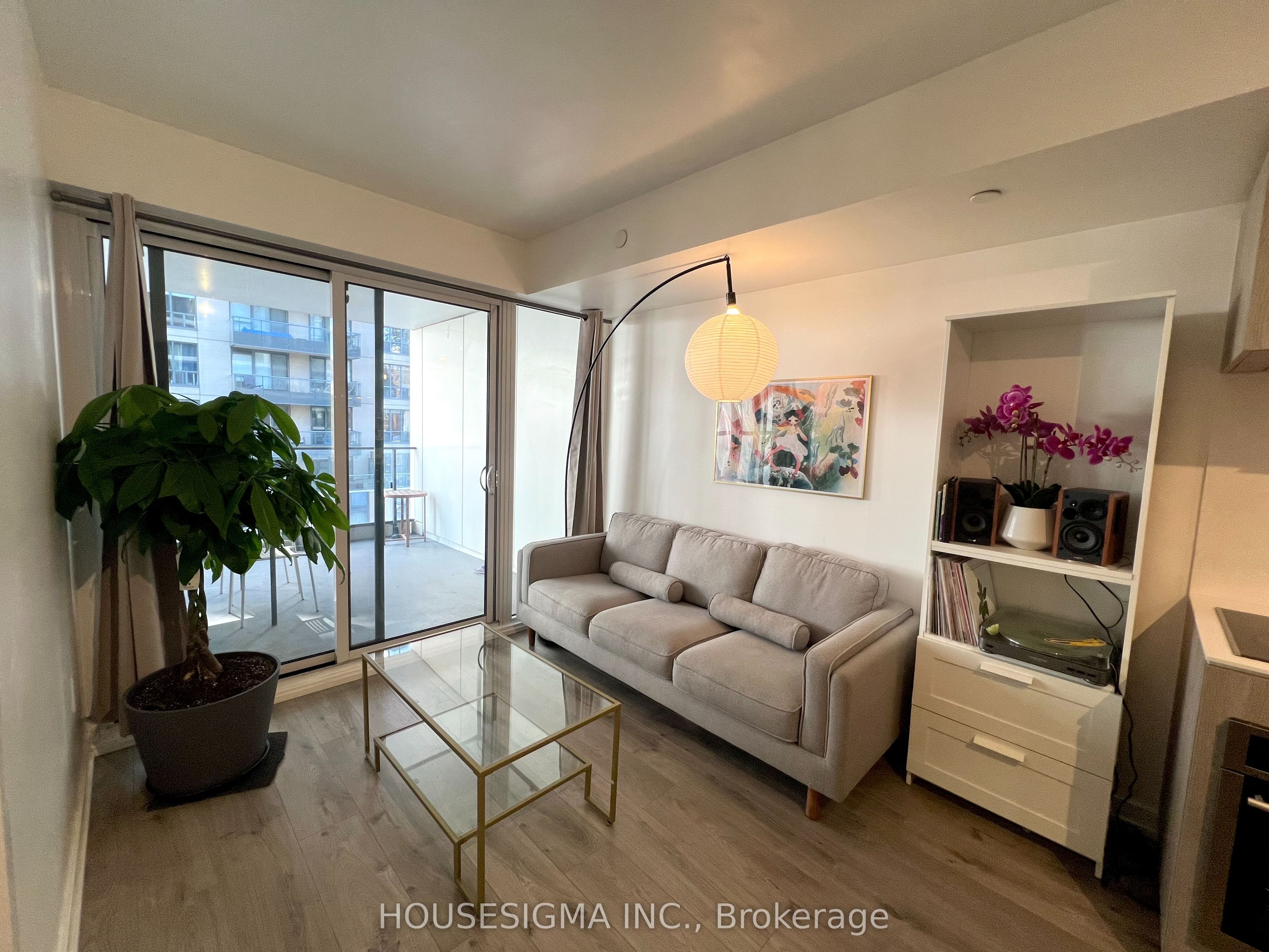 77 Shuter Street 612 Property Photo 5