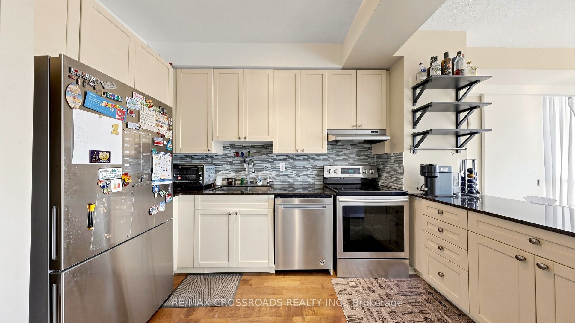 30 Canterbury Place 606 Property Photo 8