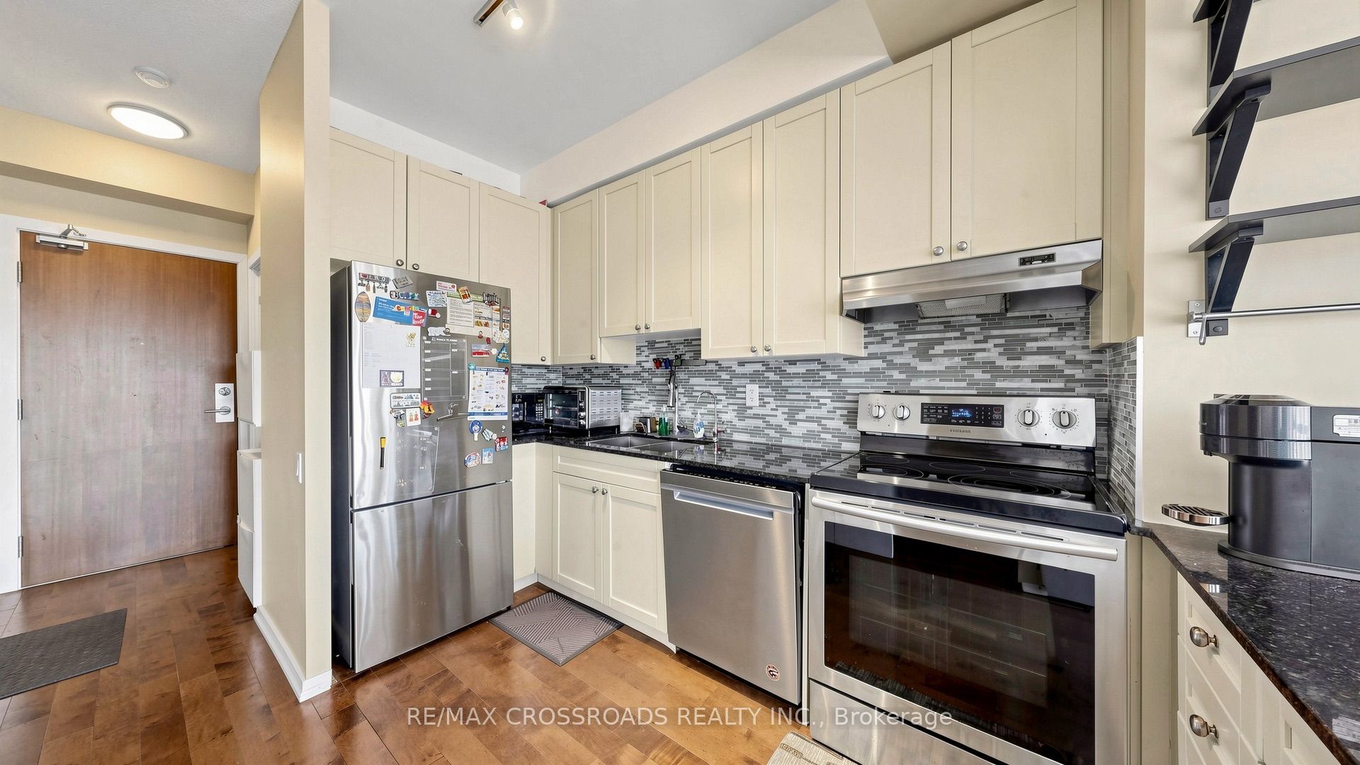 30 Canterbury Place 606 Property Photo 10