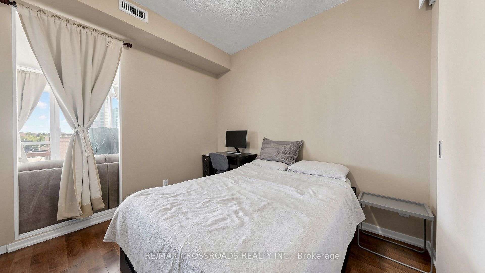 30 Canterbury Place 606 Property Photo 16
