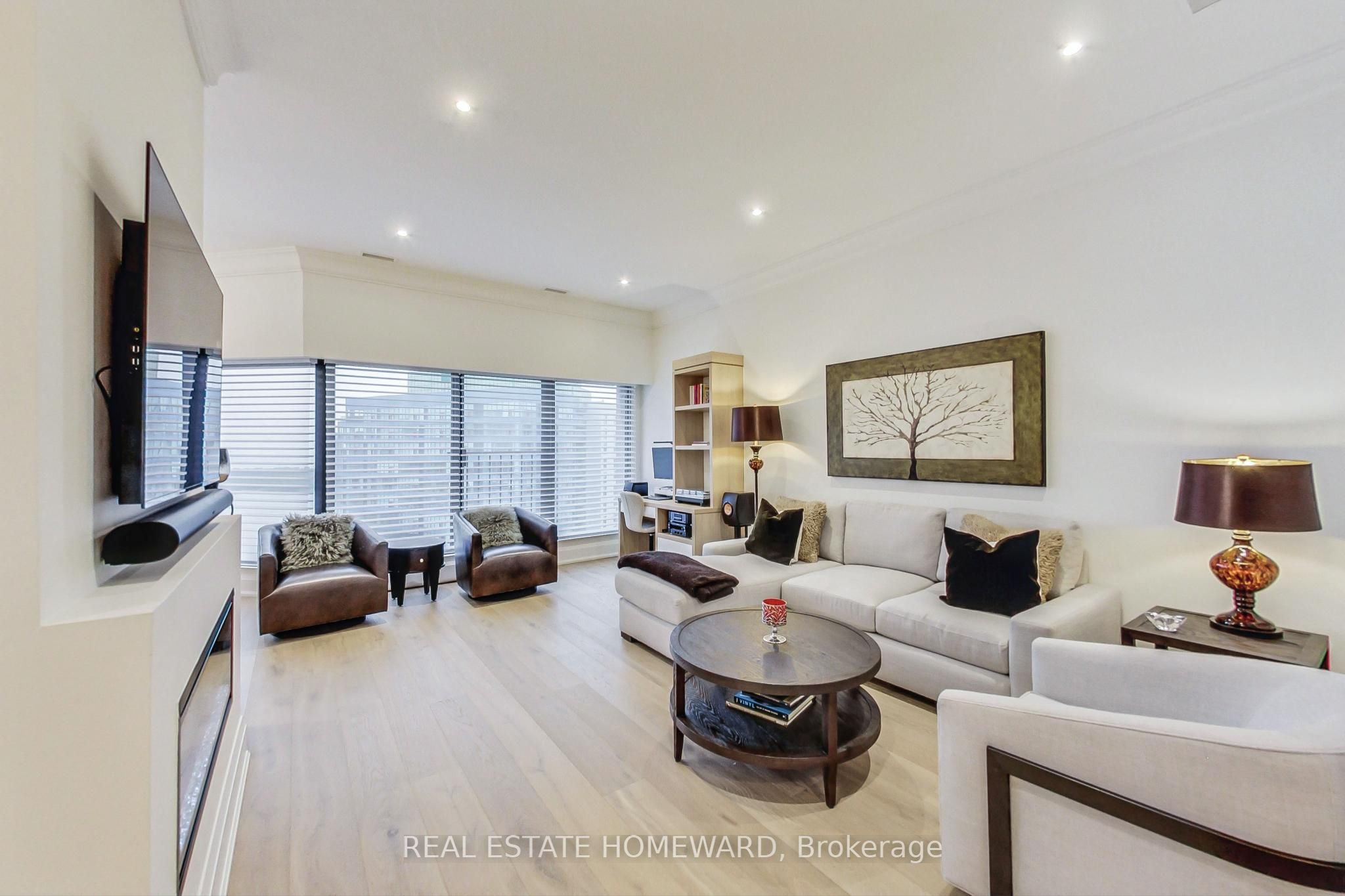 55 Harbour Square 3612 Property Photo 3