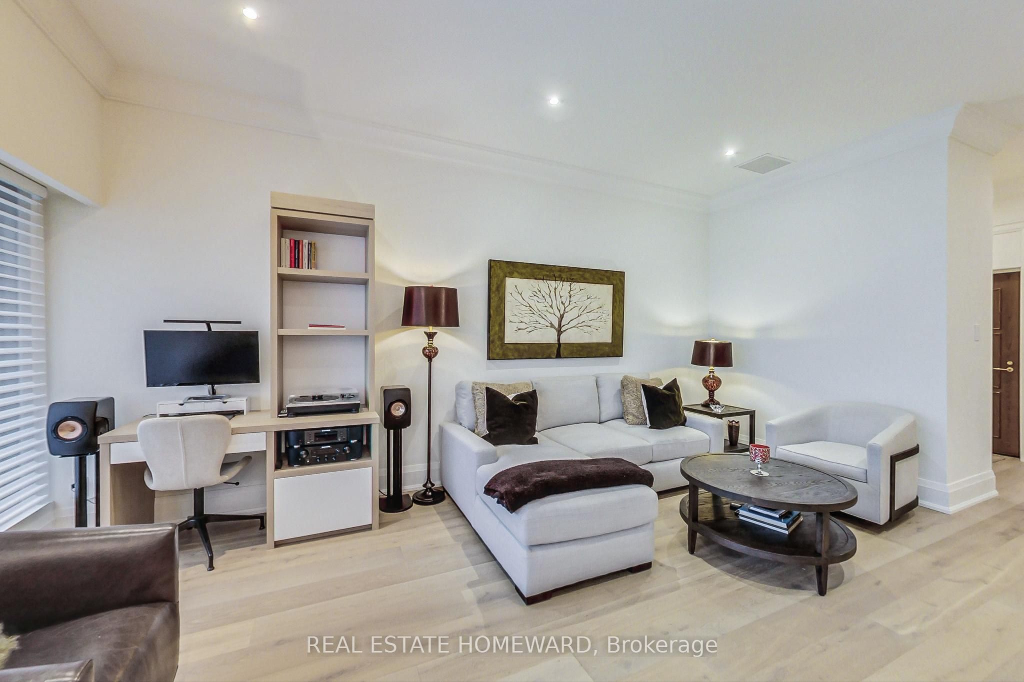 55 Harbour Square 3612 Property Photo 4