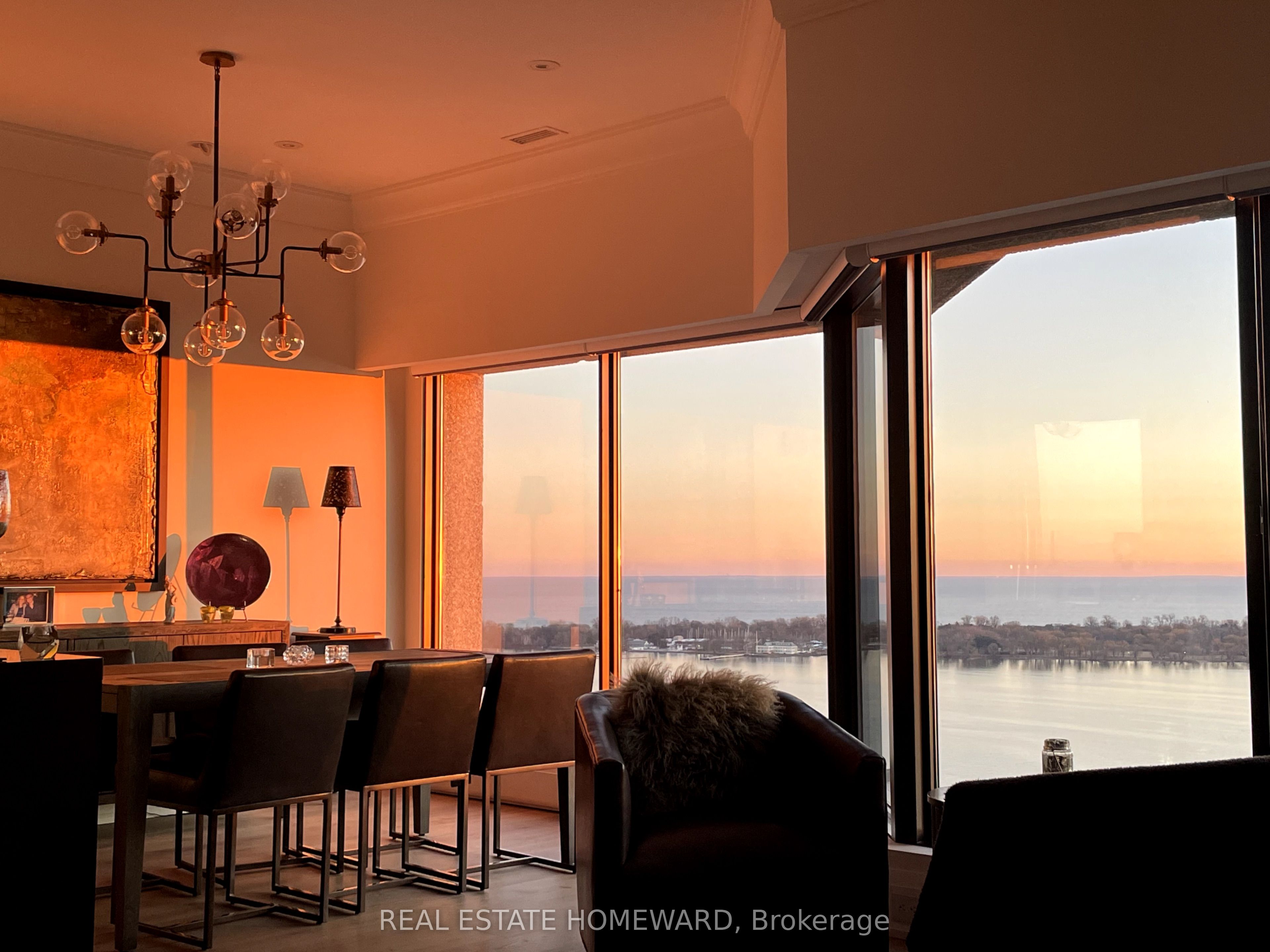 55 Harbour Square 3612 Property Photo 9