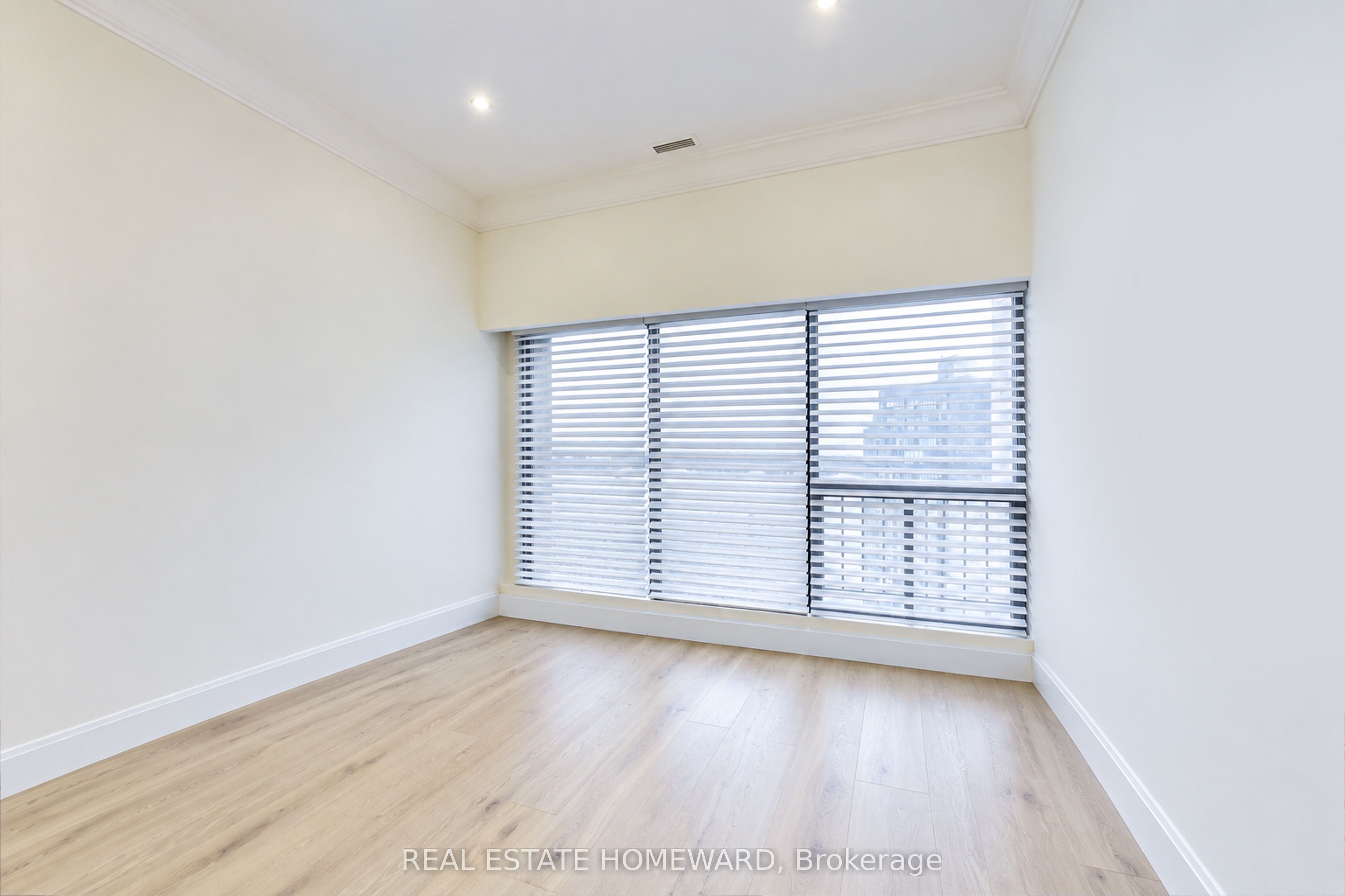 55 Harbour Square 3612 Property Photo 15