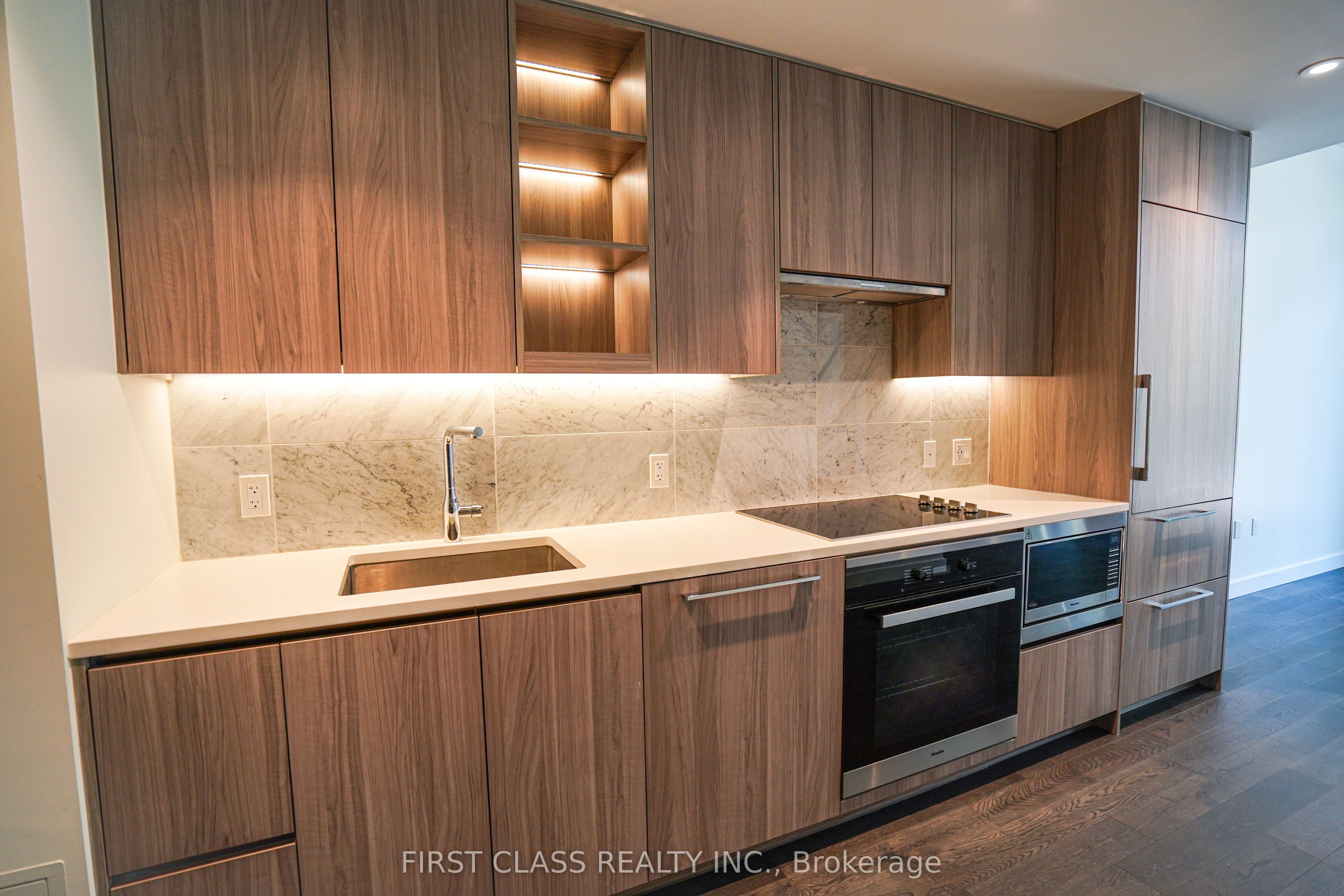 95 Mcmahon Drive Th103 Property Photo 6
