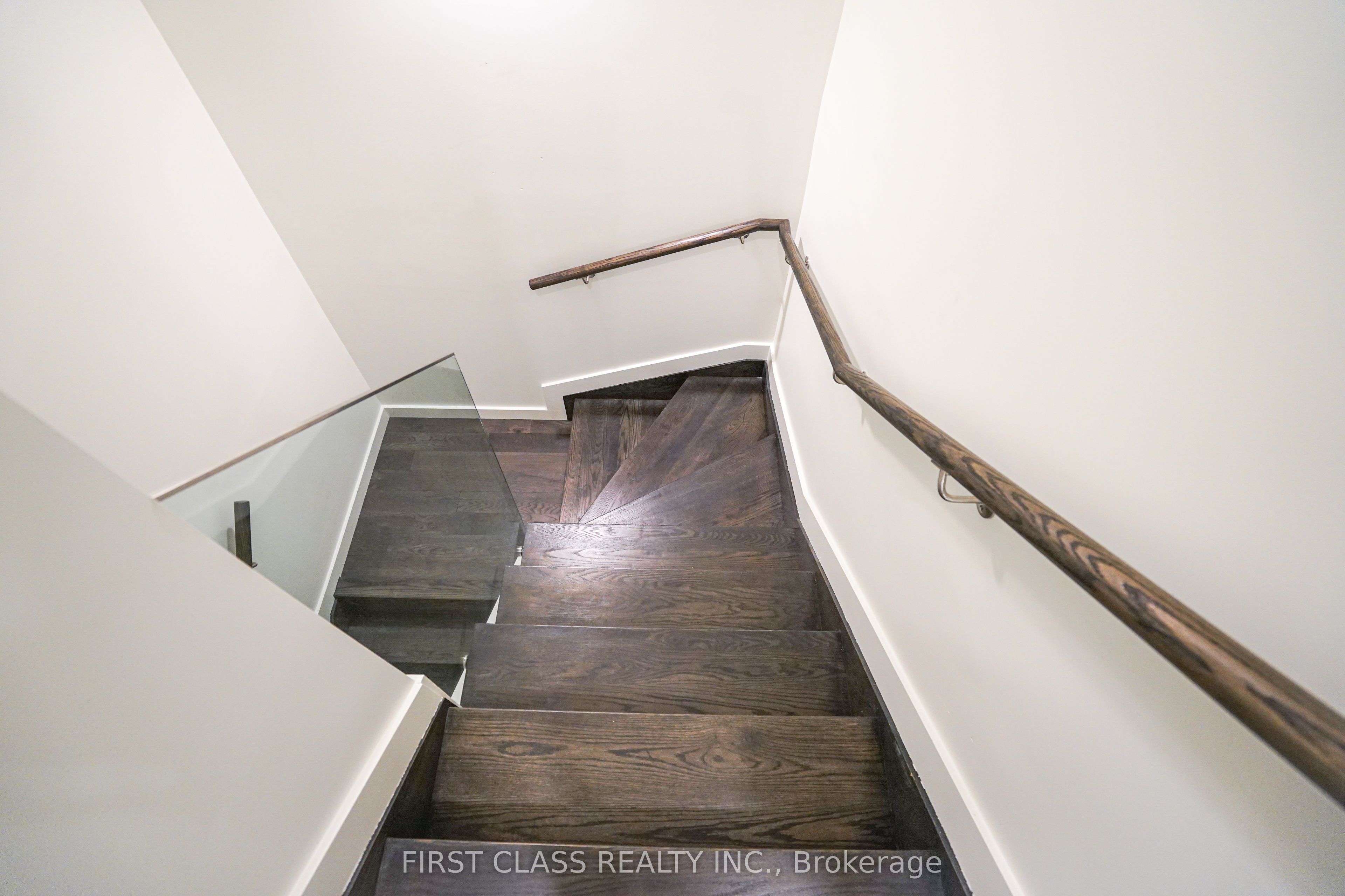 95 Mcmahon Drive Th103 Property Photo 9