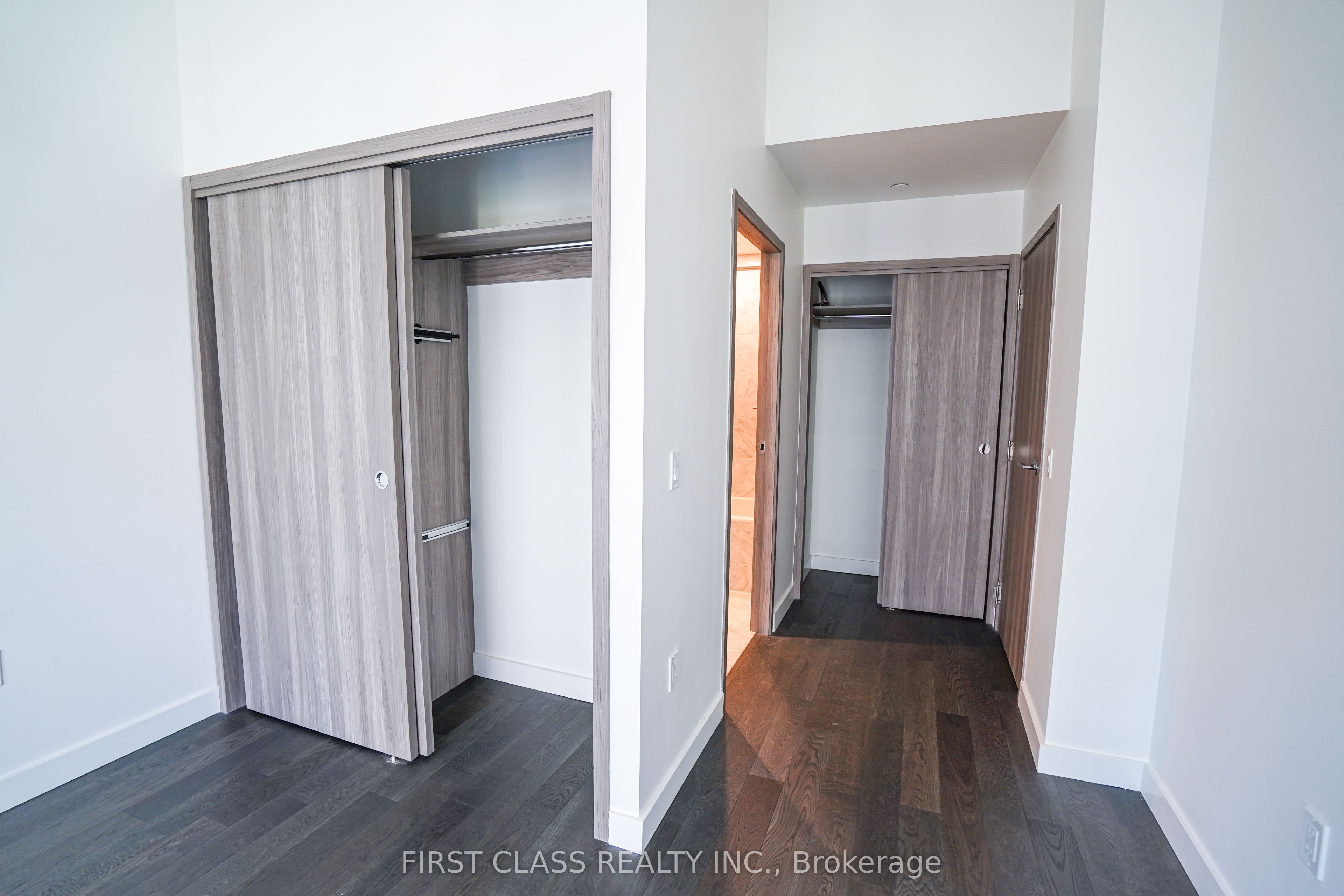 95 Mcmahon Drive Th103 Property Photo 16